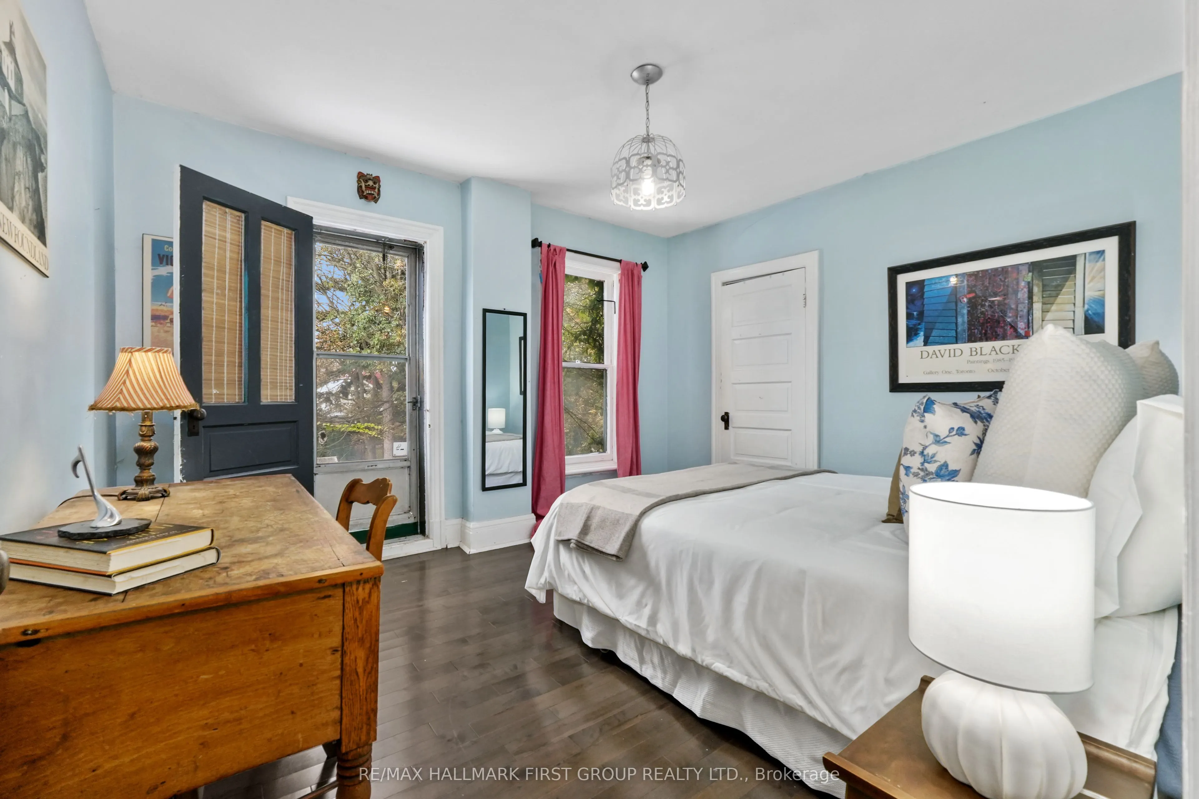 44 James Street W