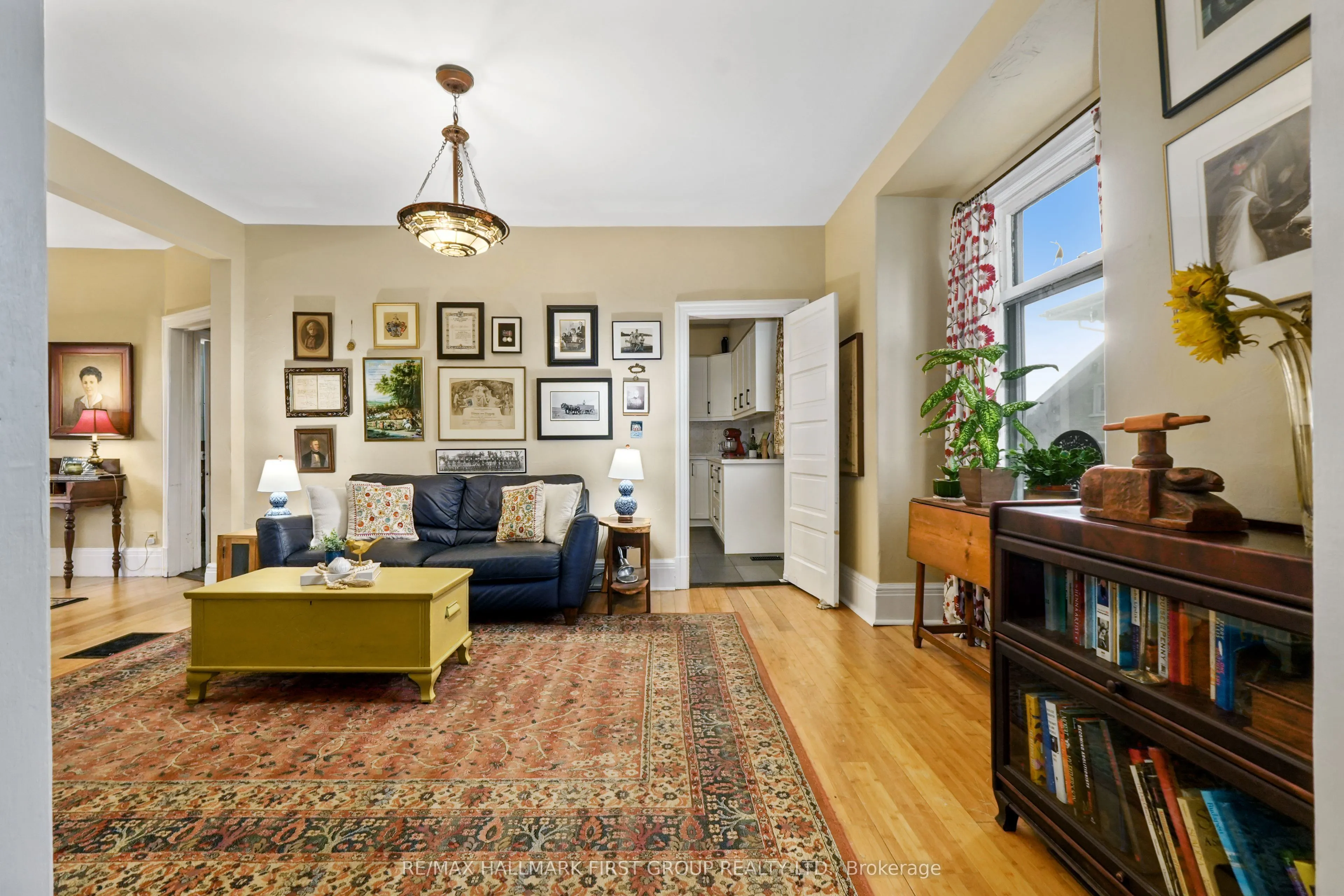 44 James Street W