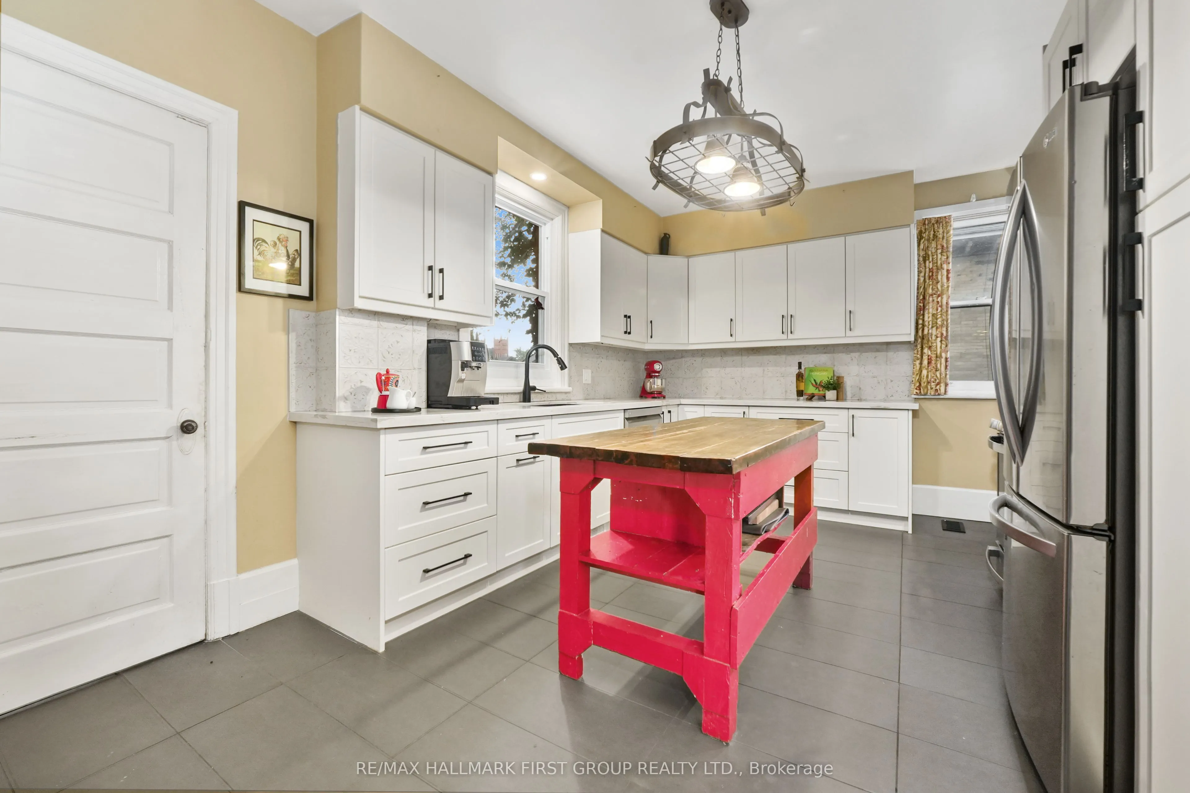 44 James Street W