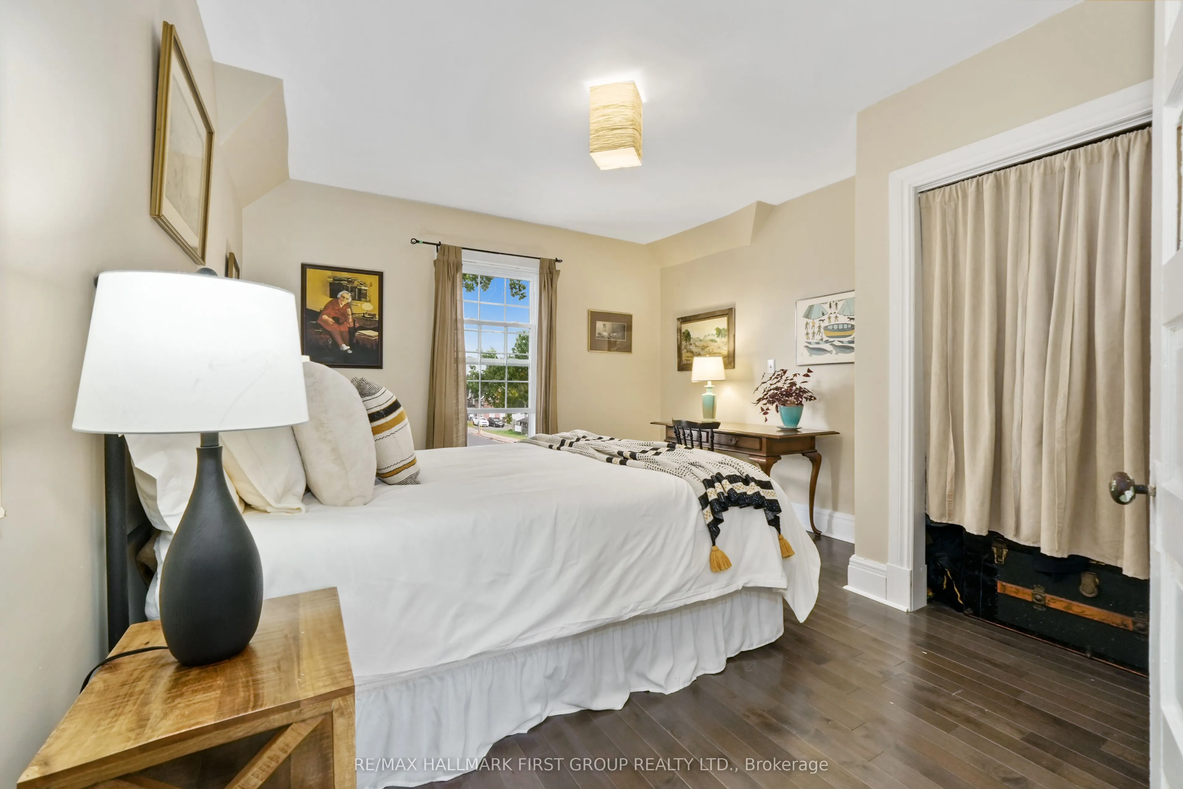 44 James Street W