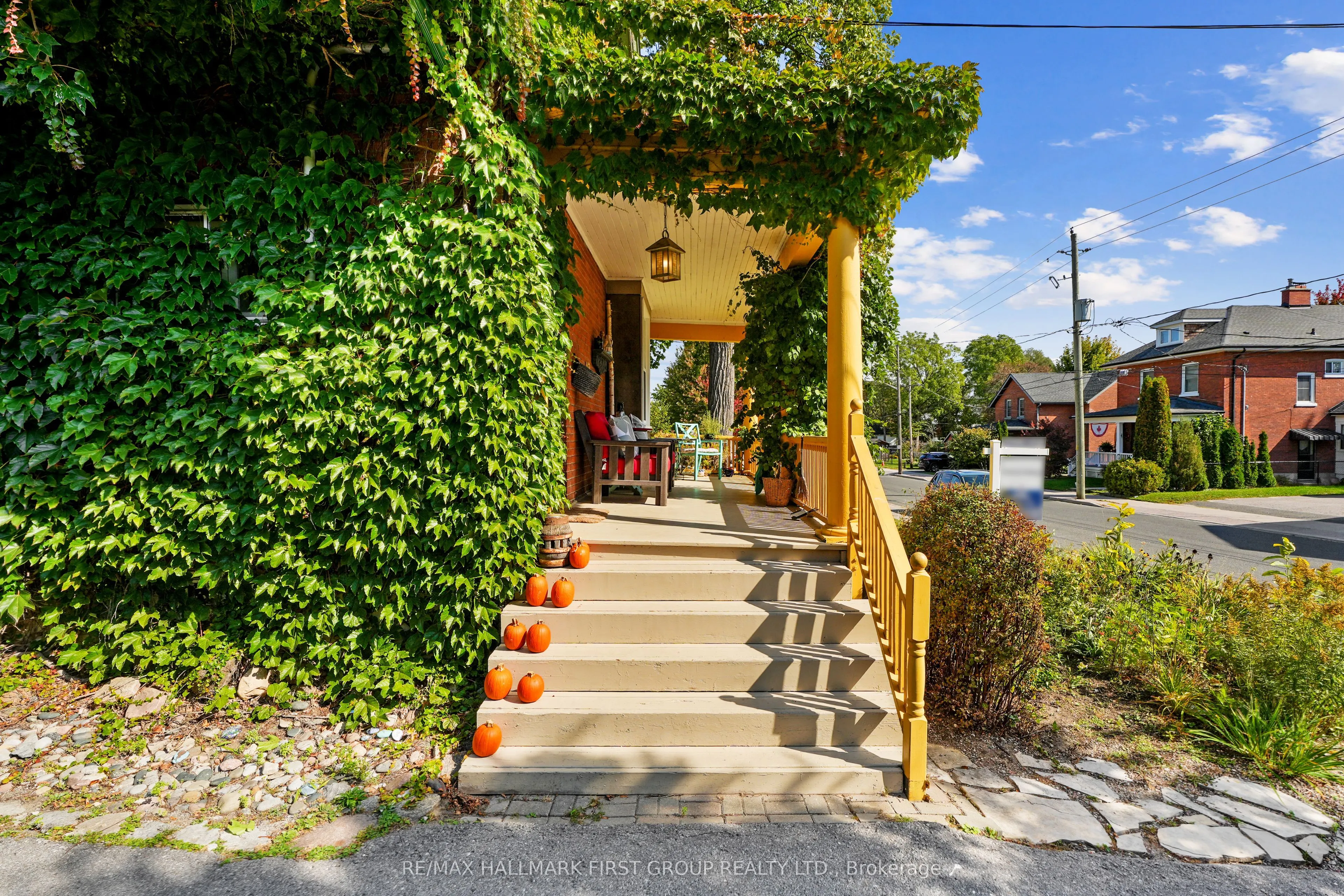 44 James Street W