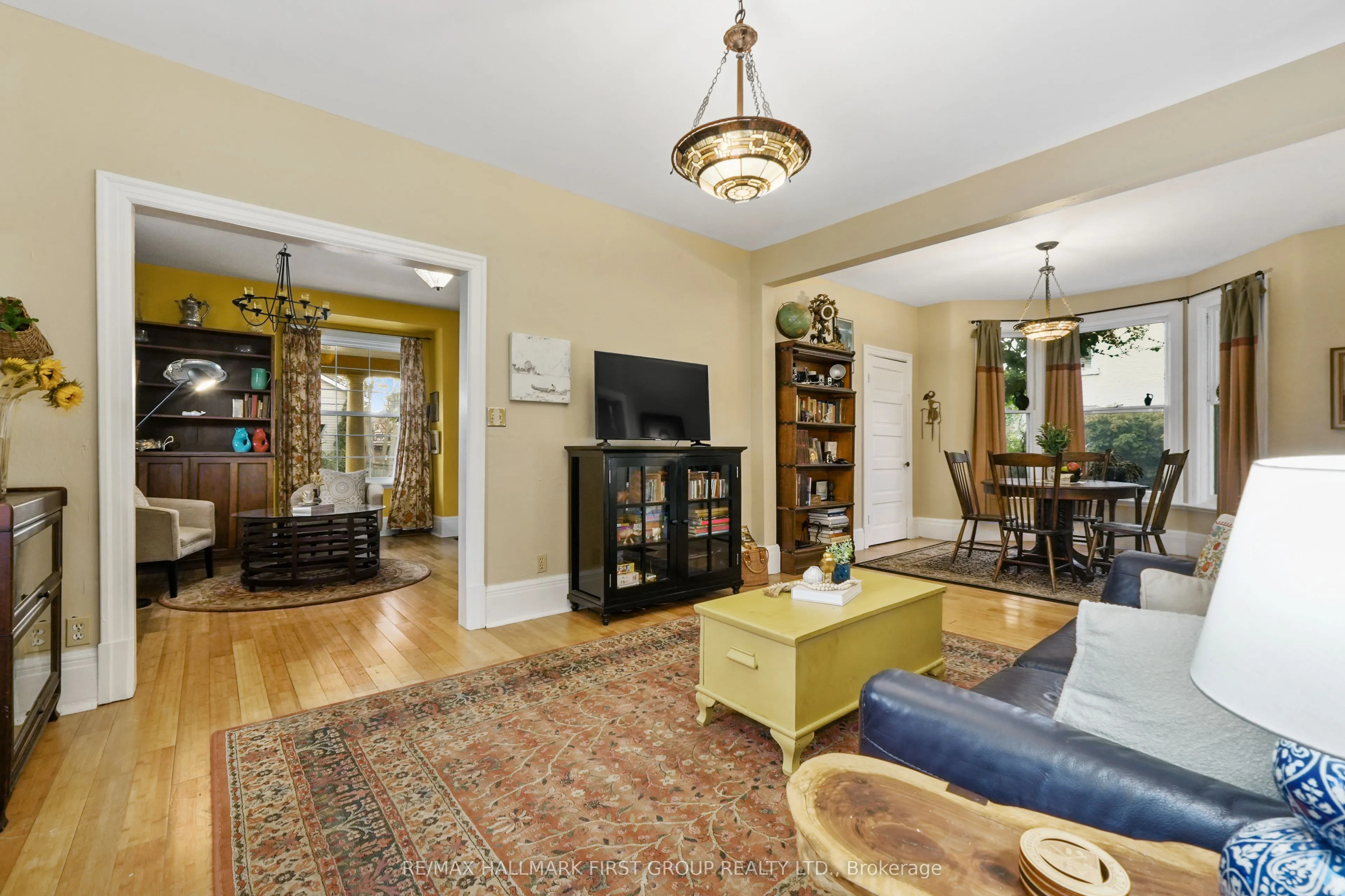 44 James Street W