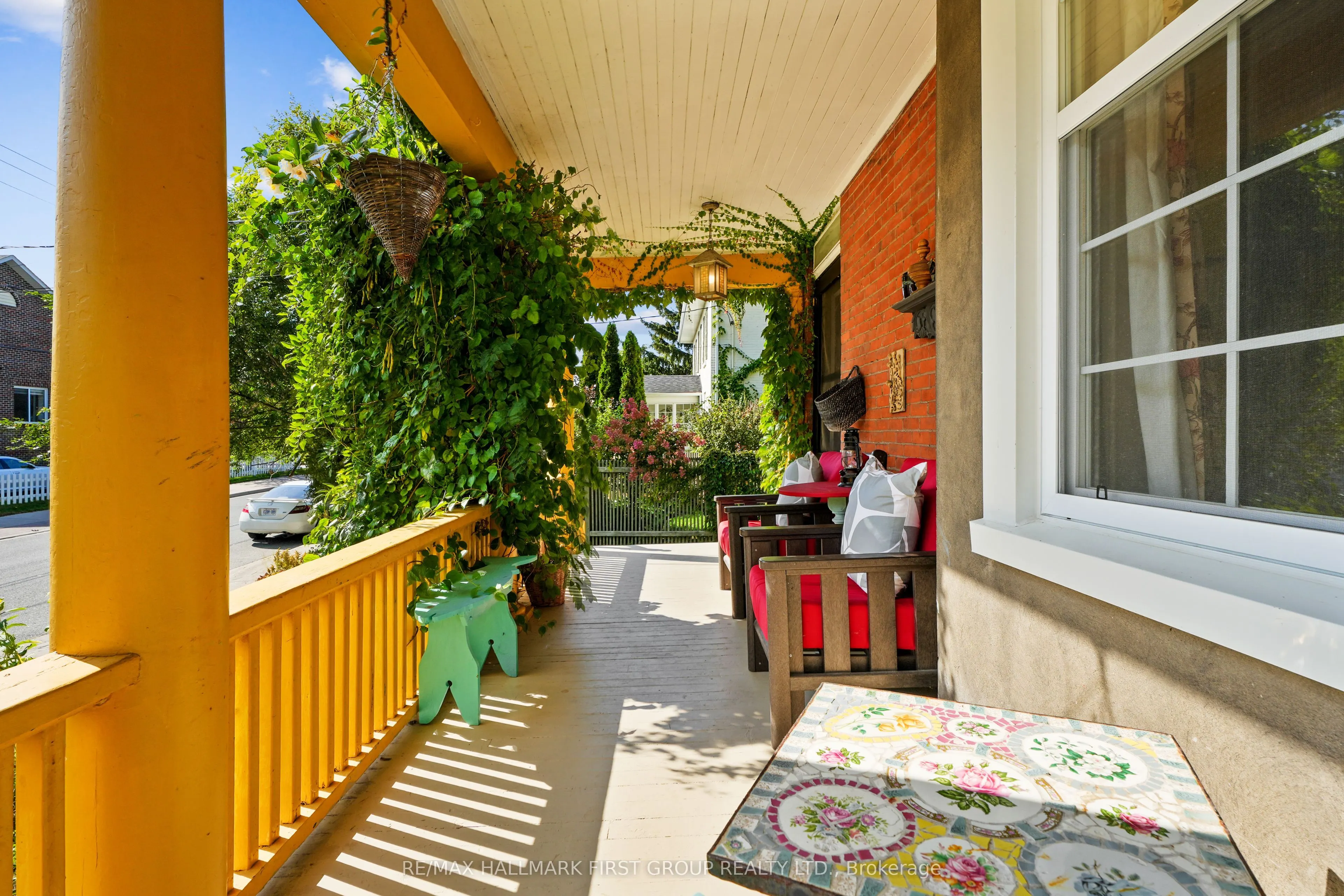 44 James Street W