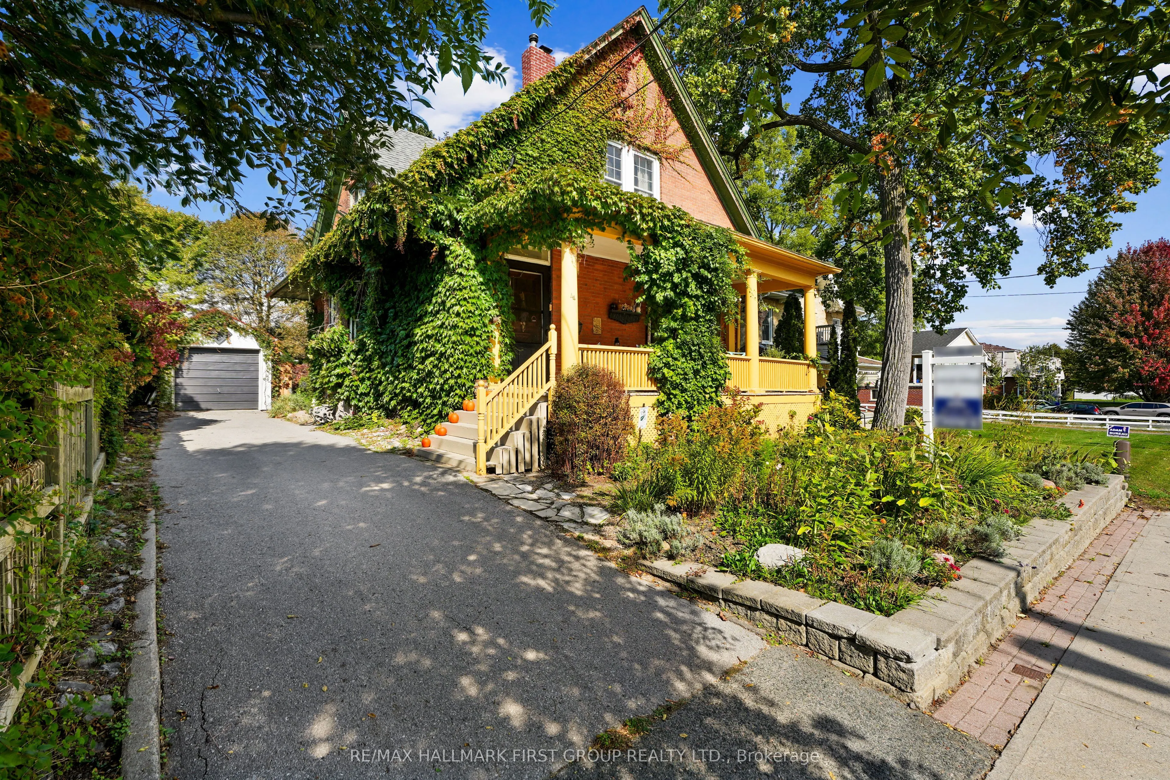 44 James Street W