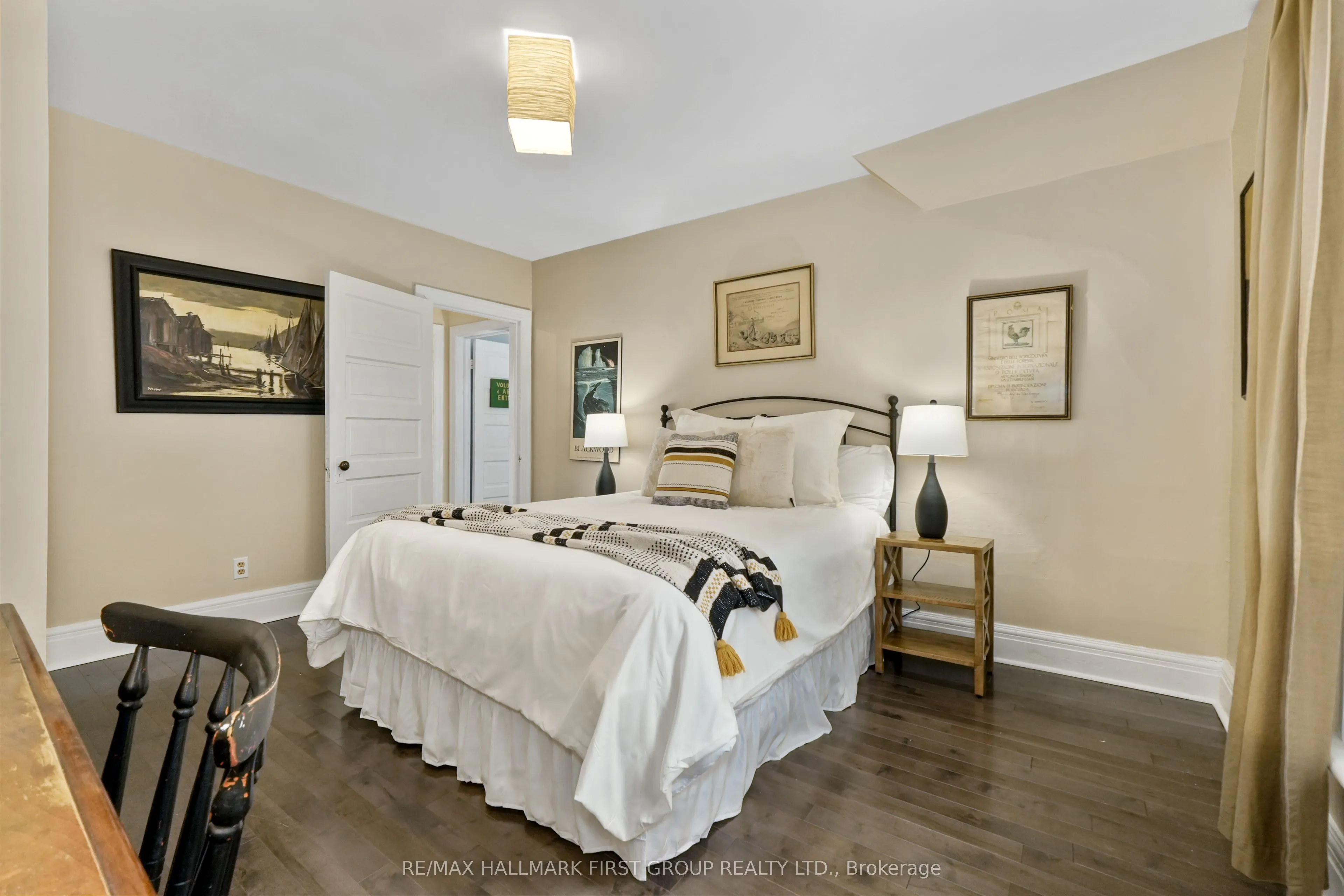 44 James Street W