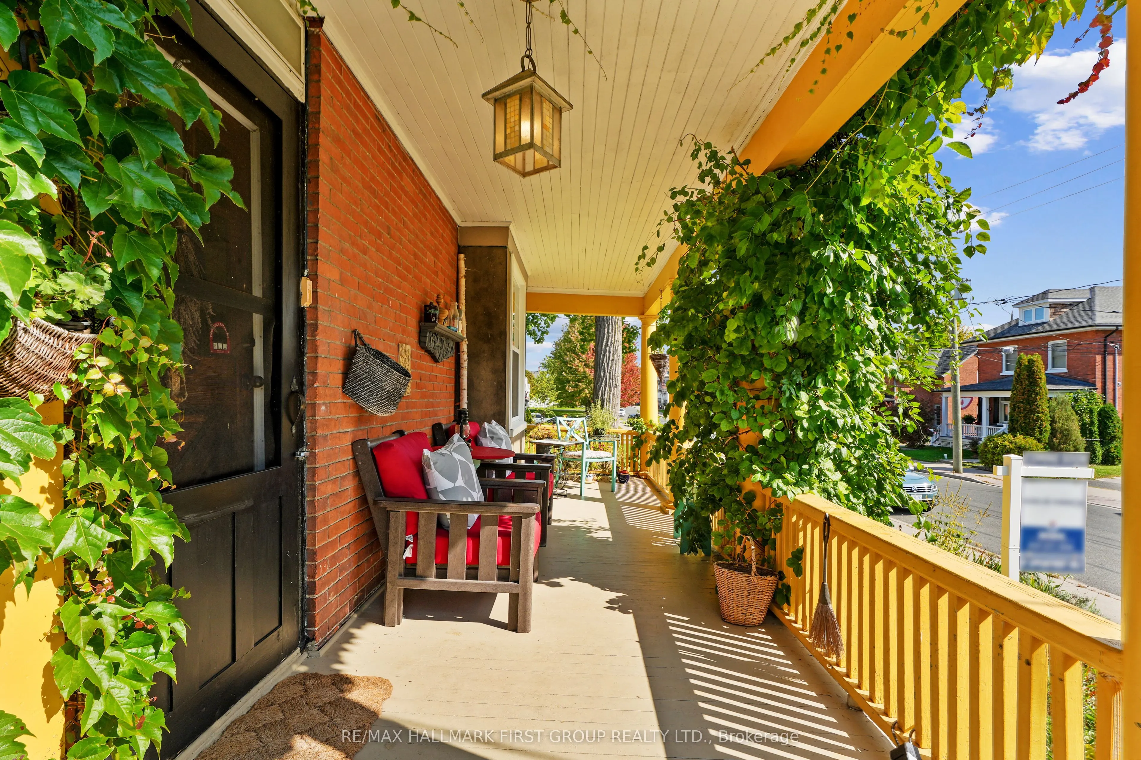 44 James Street W