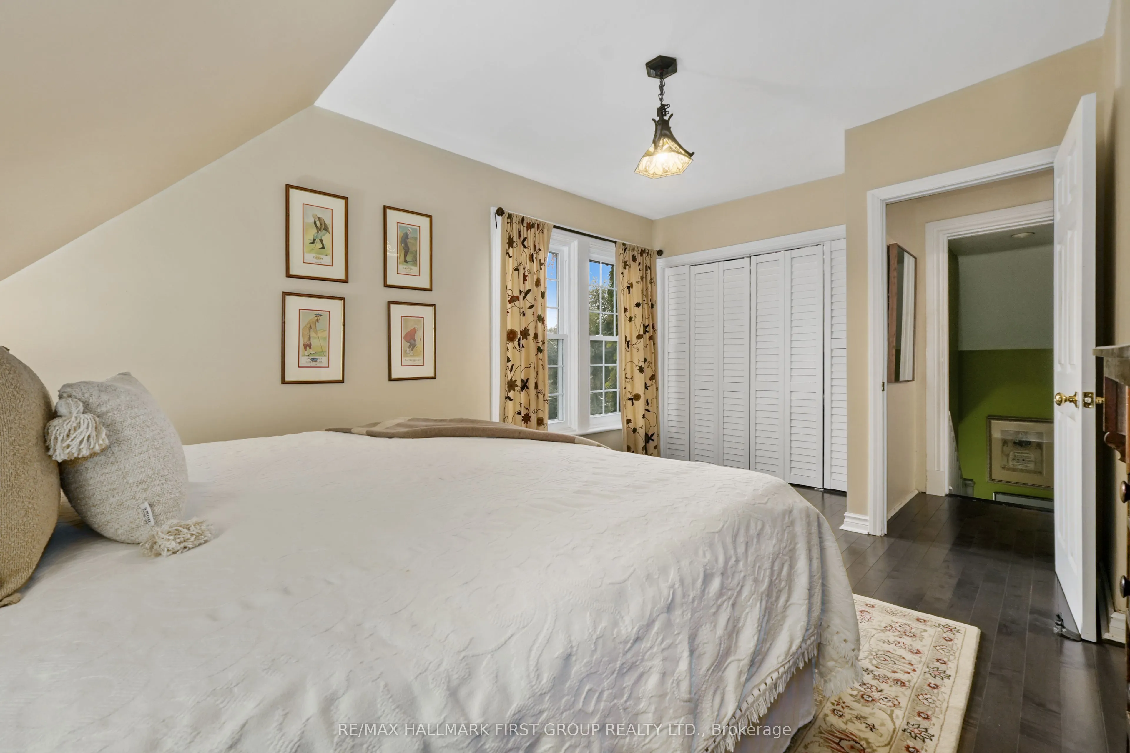 44 James Street W