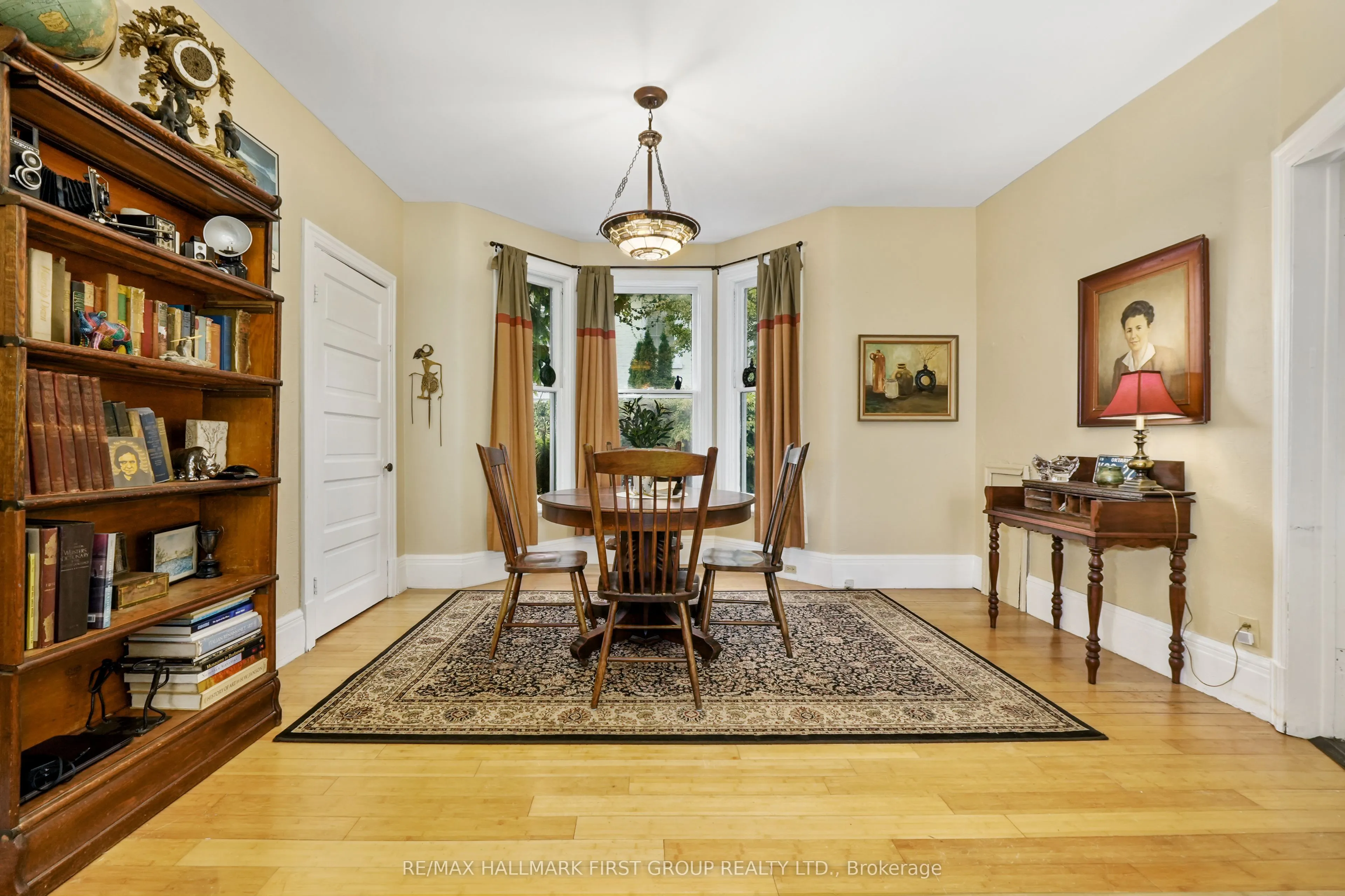 44 James Street W