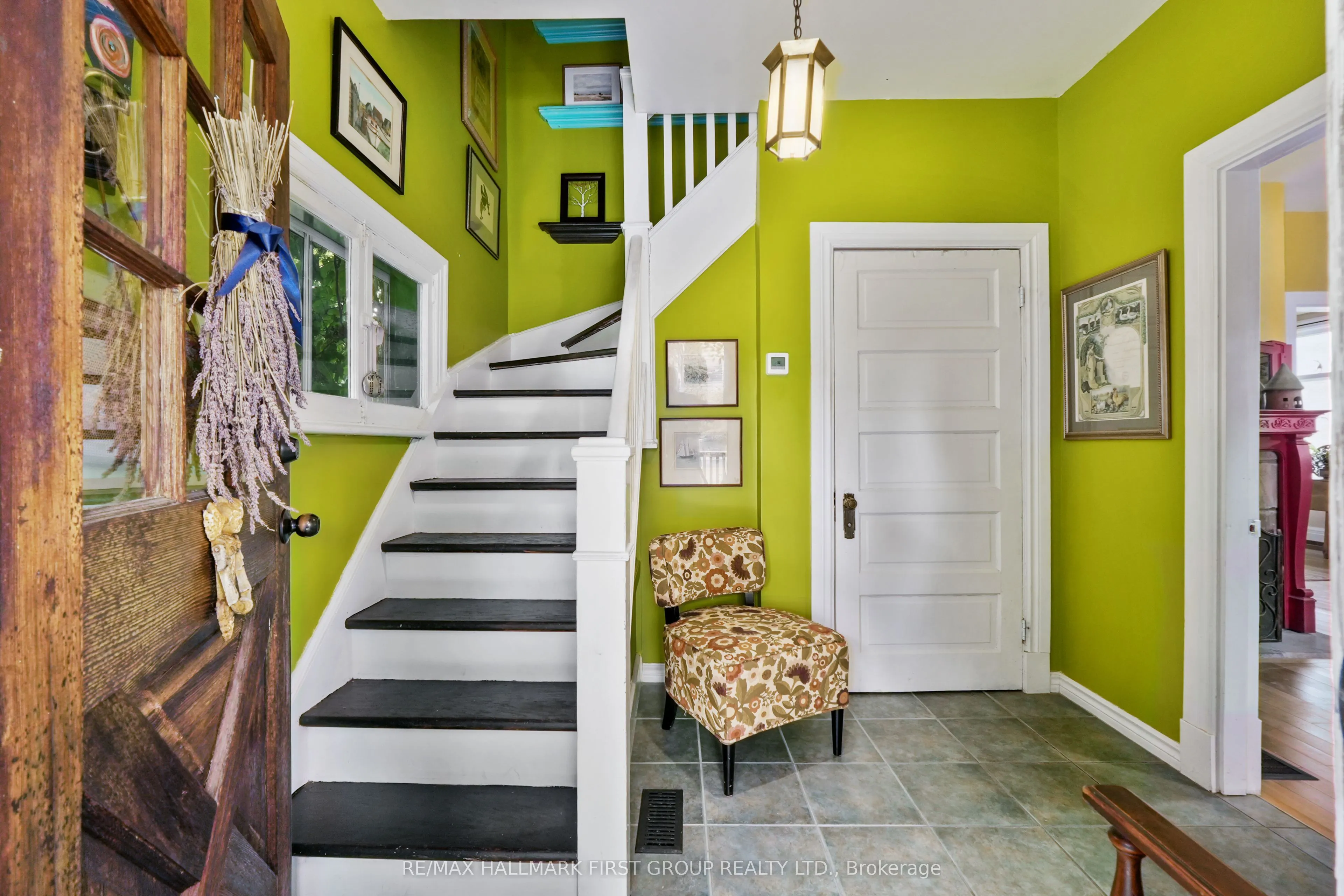 44 James Street W
