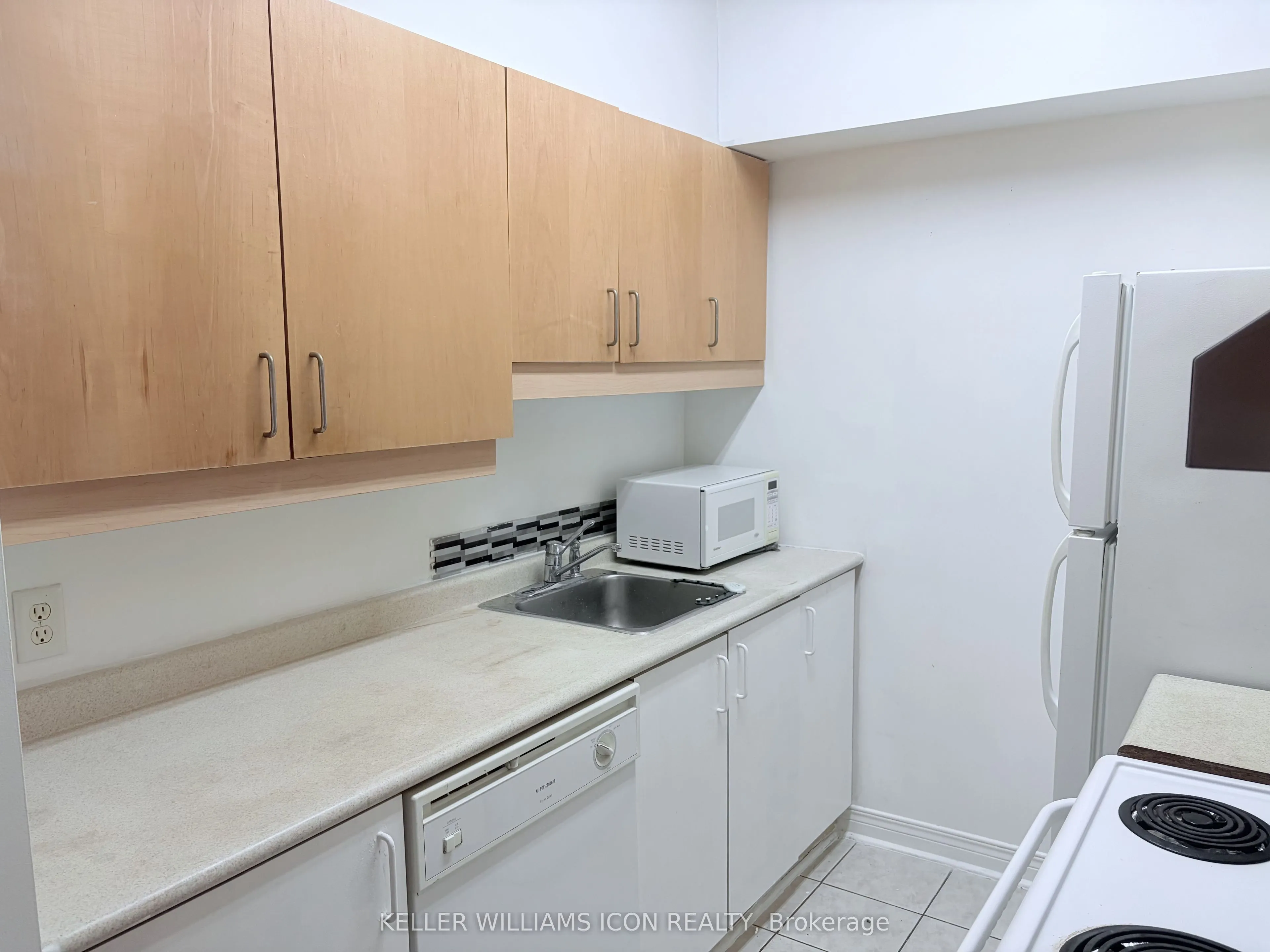 429 Somerset Street W #105