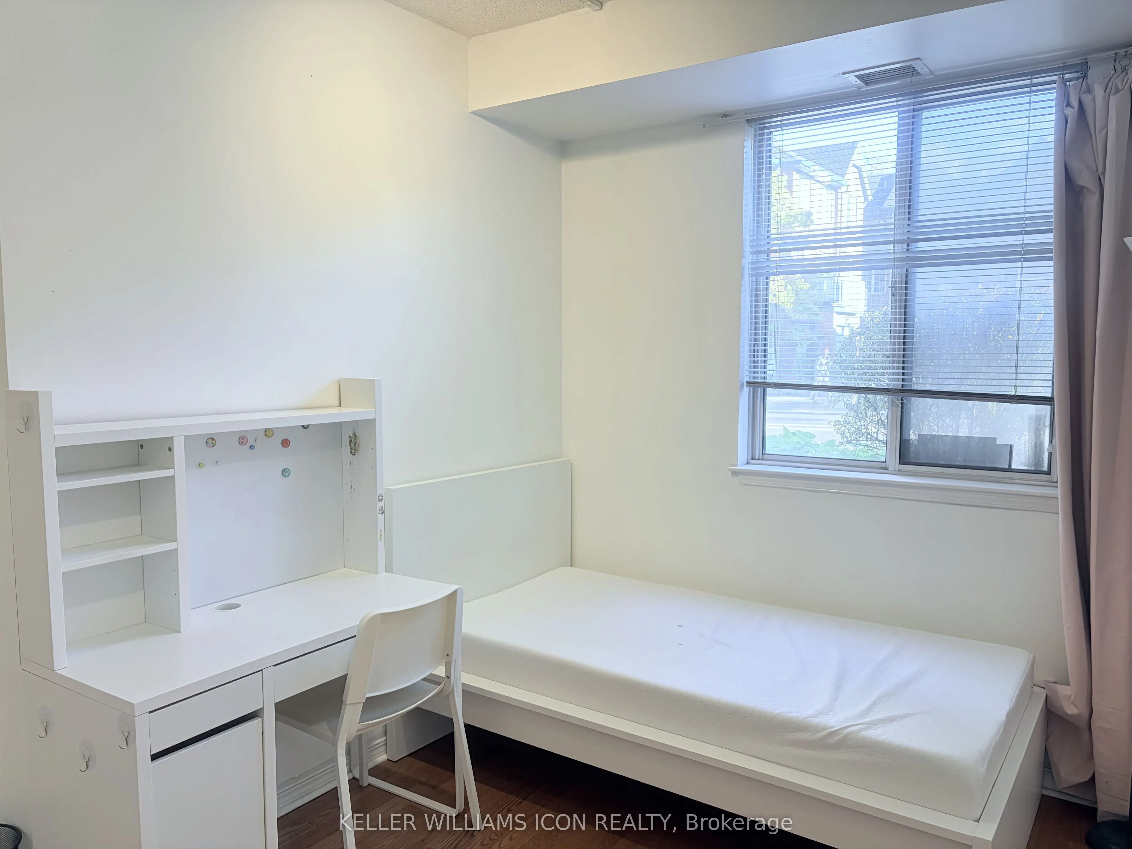 429 Somerset Street W #105