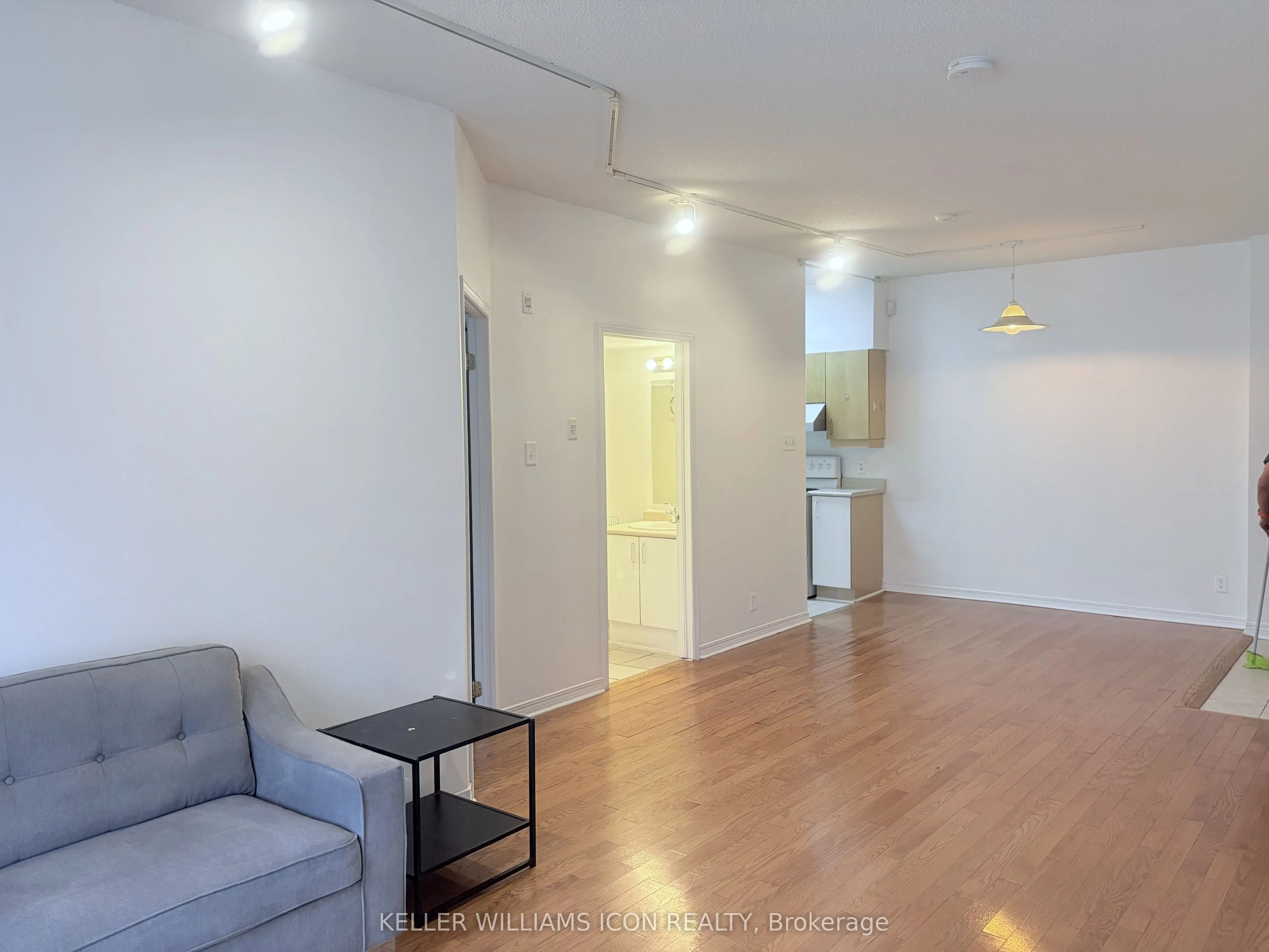 429 Somerset Street W #105