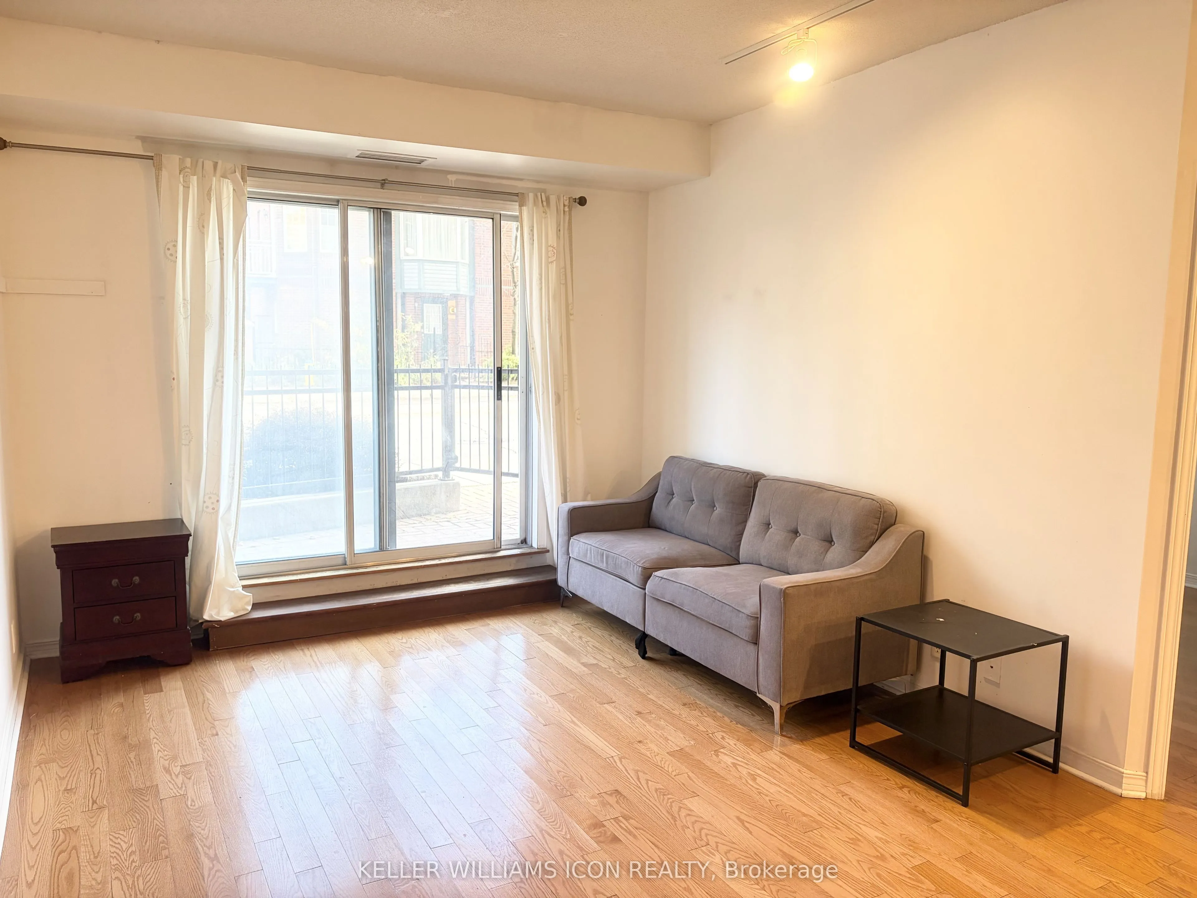 429 Somerset Street W #105
