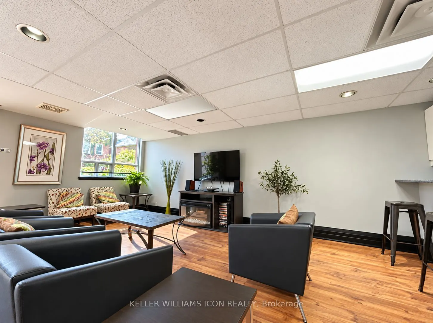 429 Somerset Street W #105