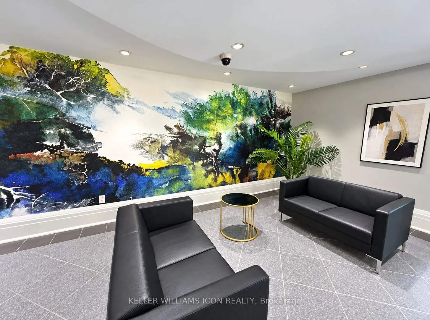 429 Somerset Street W #105