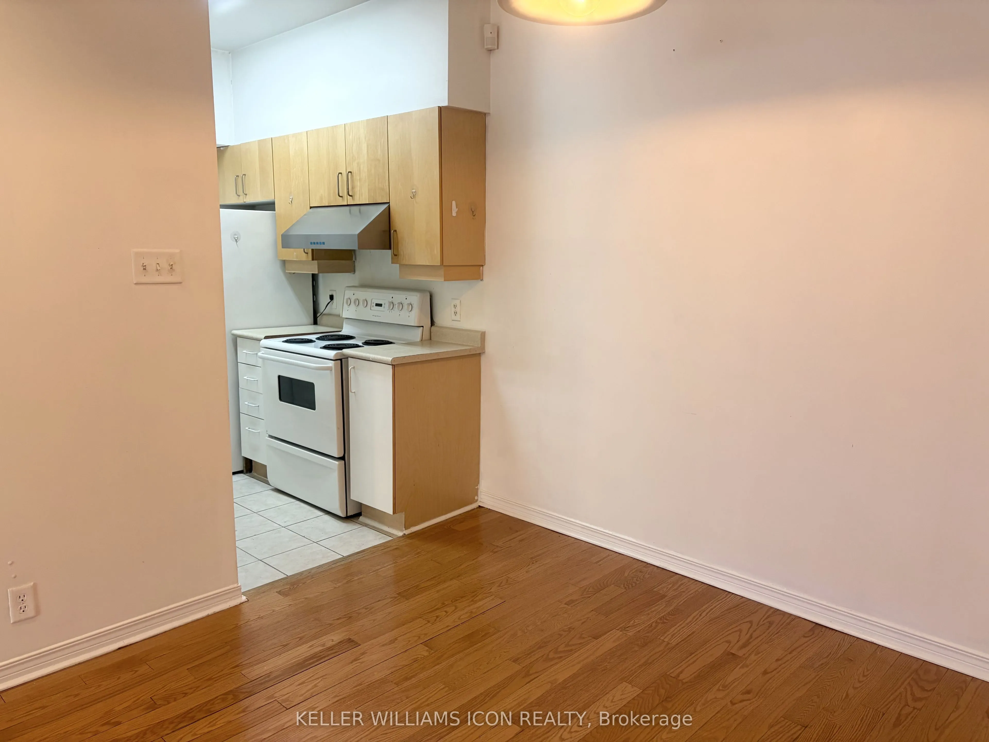 429 Somerset Street W #105