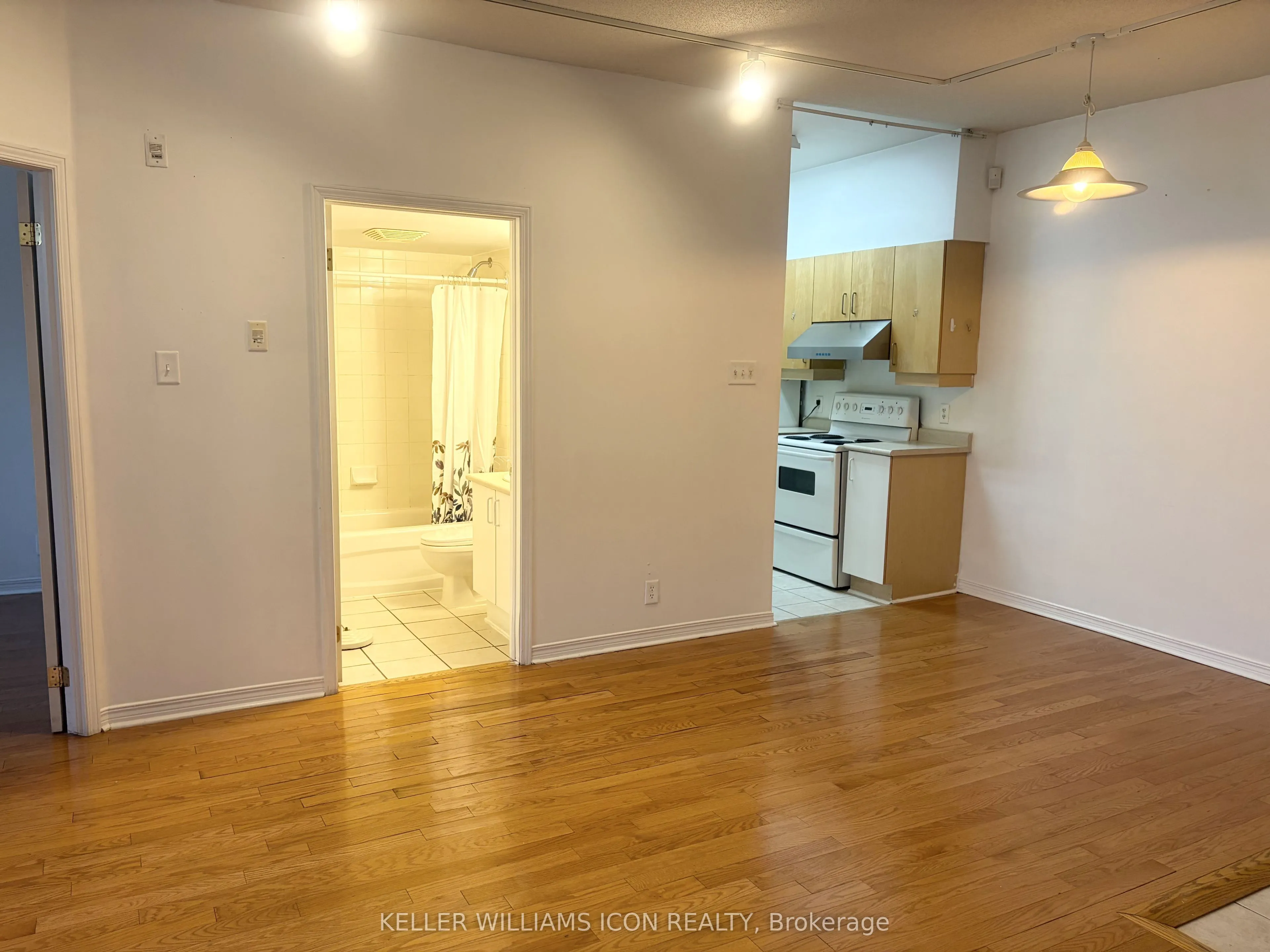 429 Somerset Street W #105