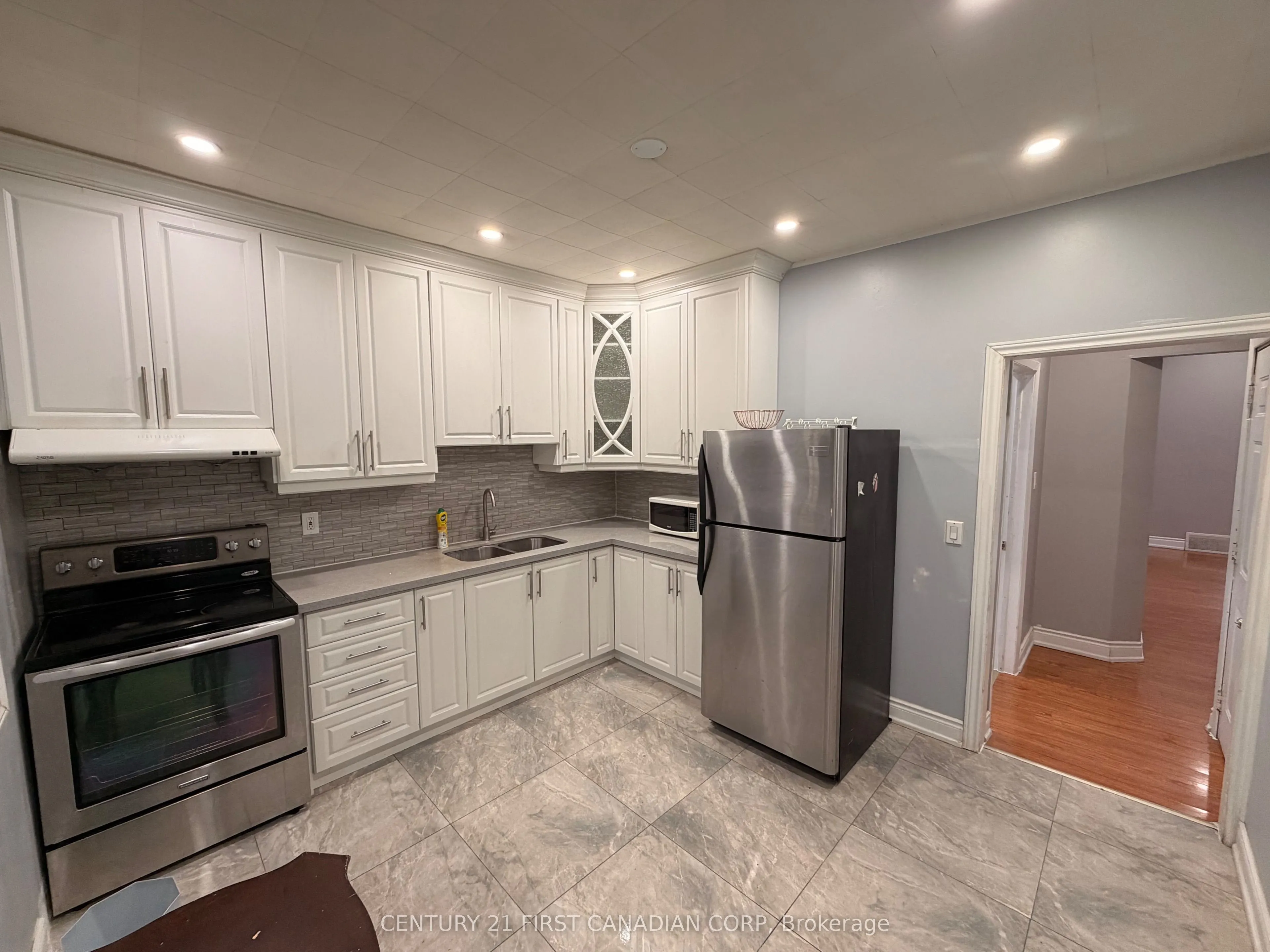 31 Adelaide Street S #MAIN