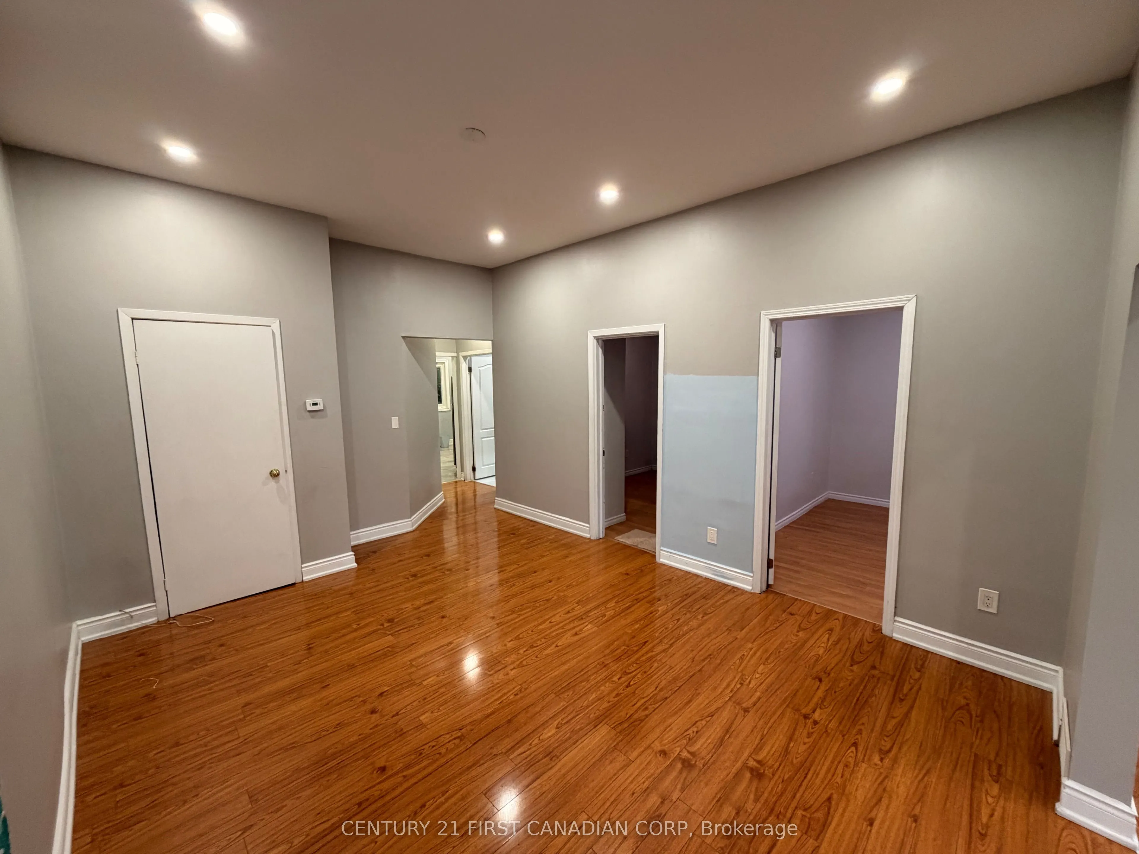 31 Adelaide Street S #MAIN