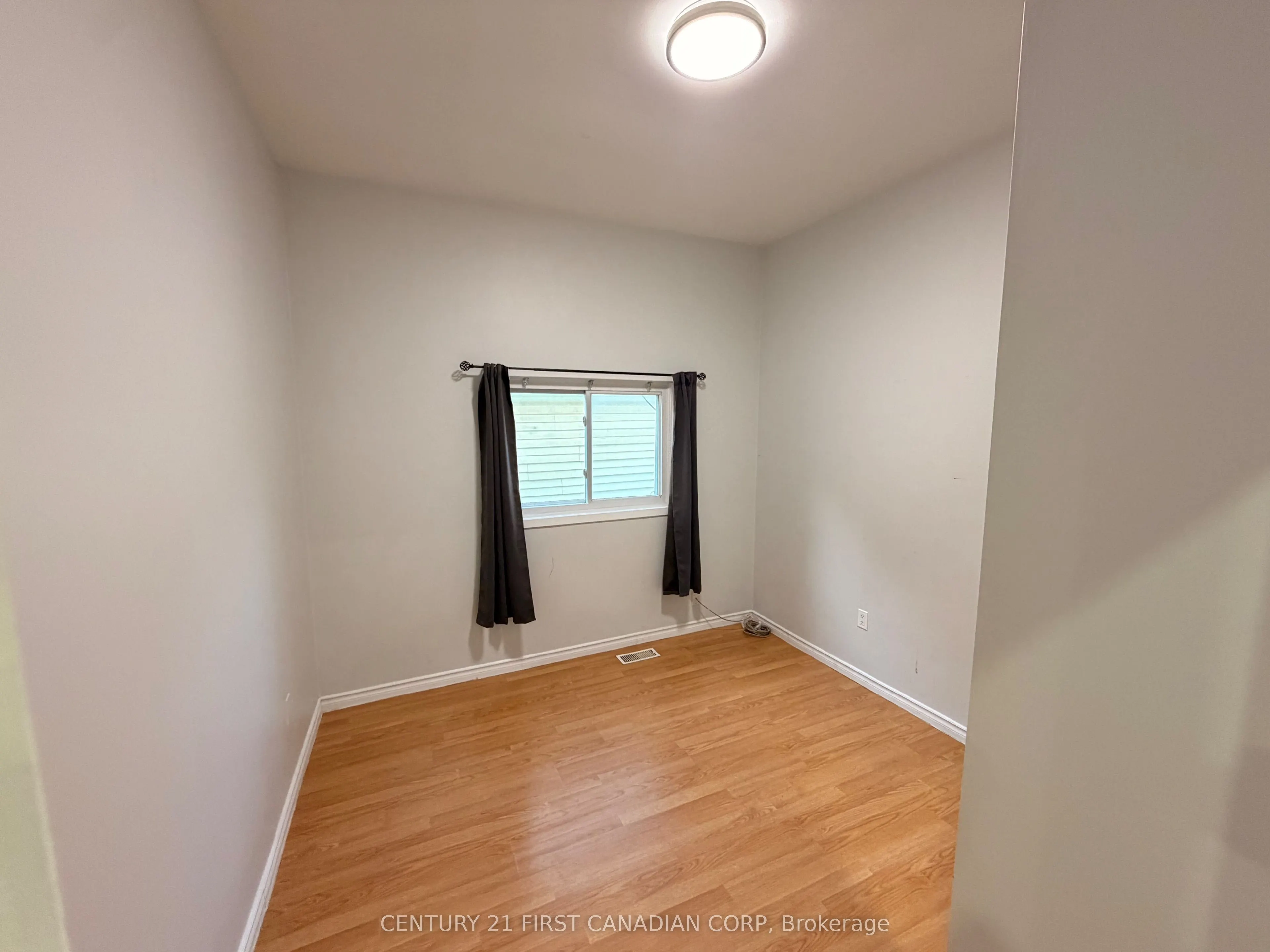 31 Adelaide Street S #MAIN