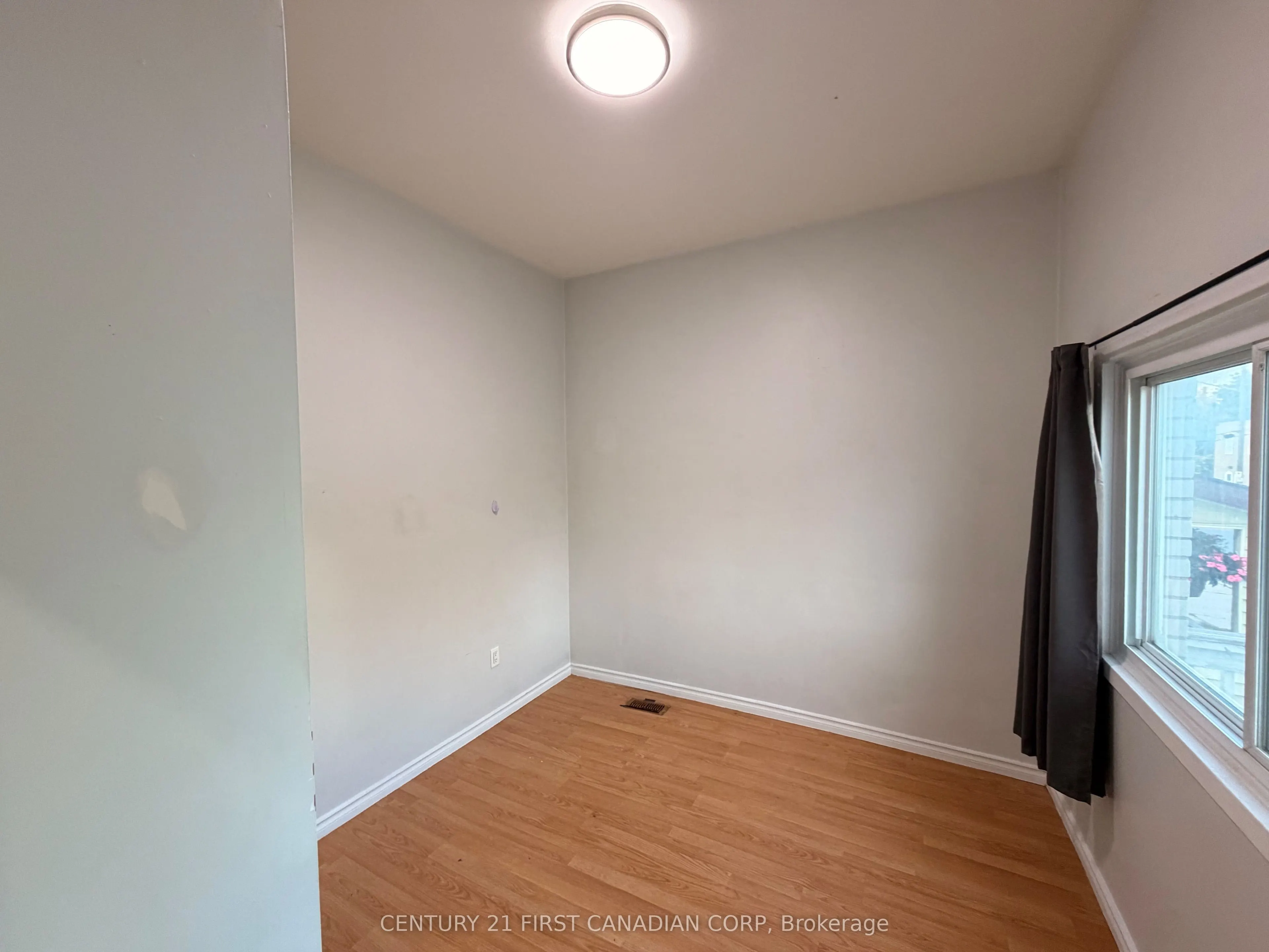 31 Adelaide Street S #MAIN