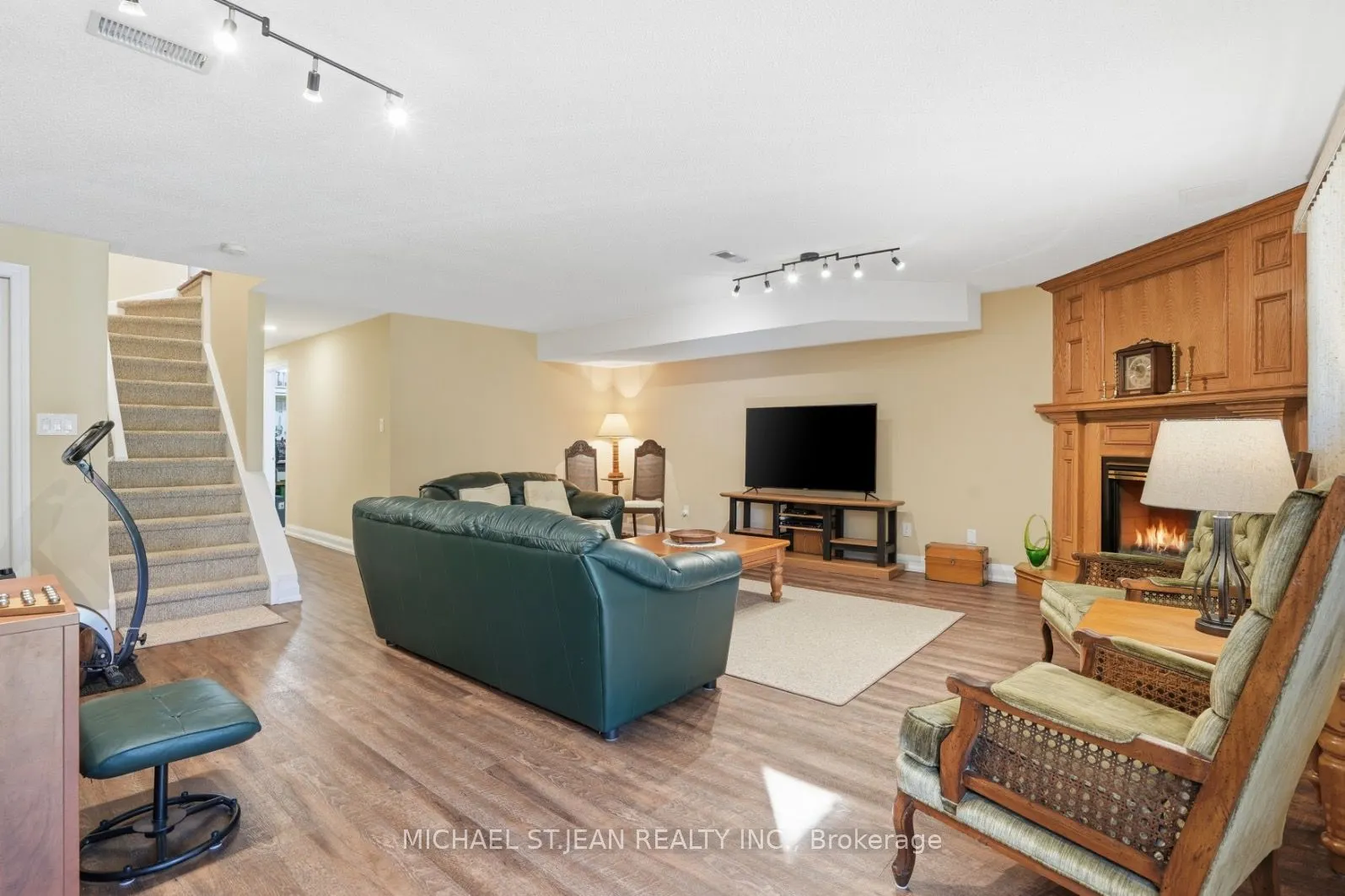 9 Kinsman Court S