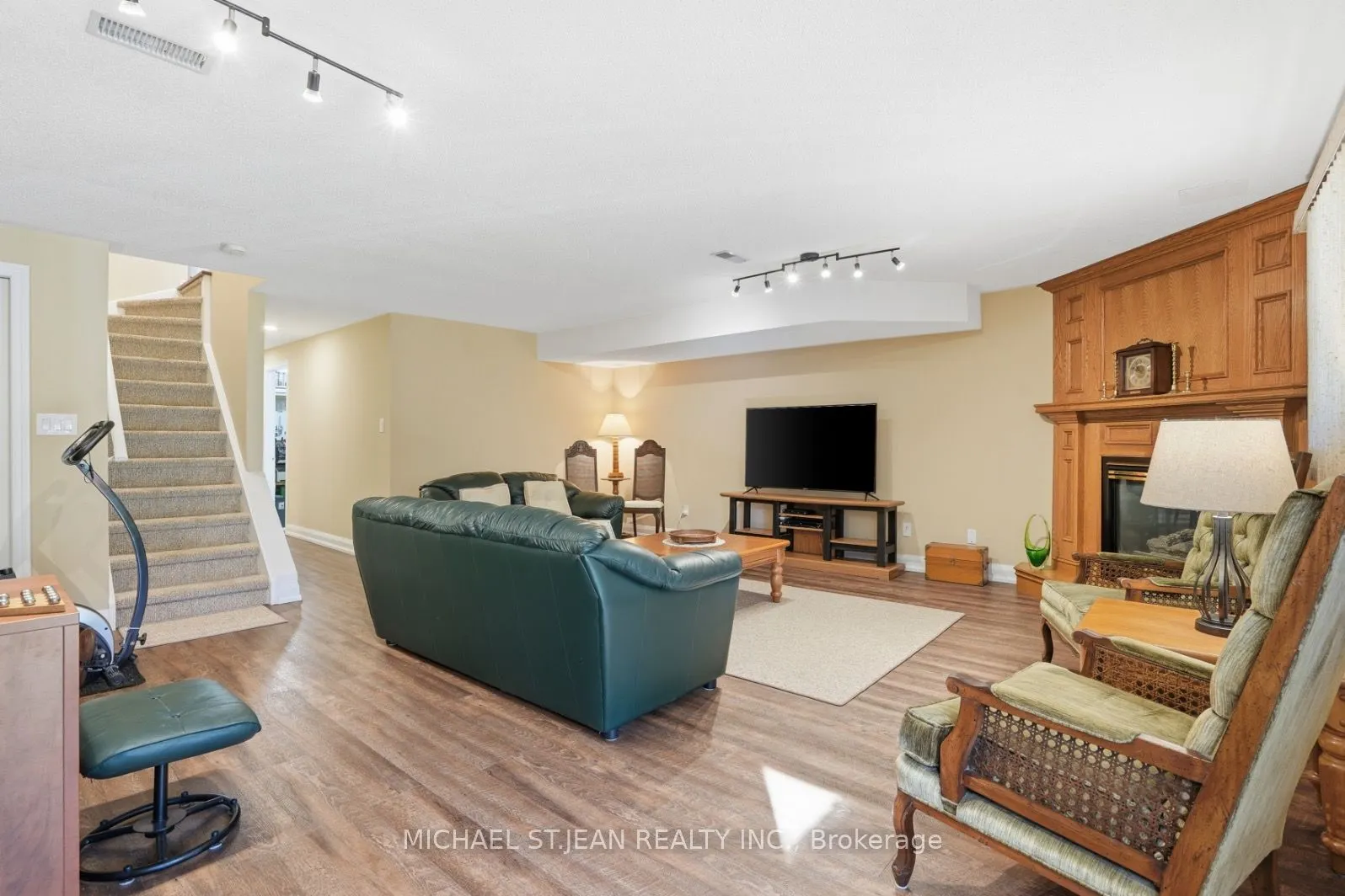 9 Kinsman Court S