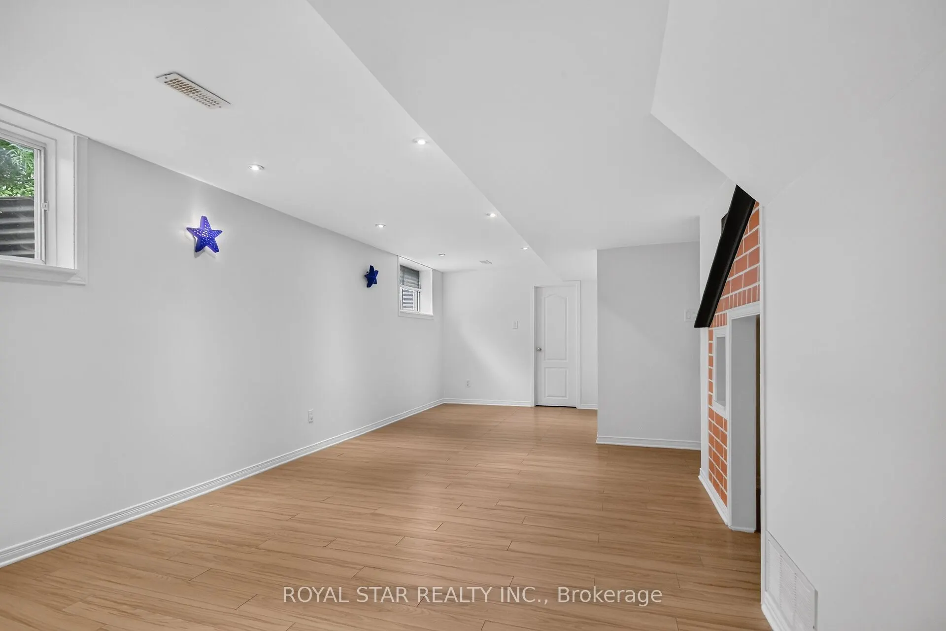 818 Long Point Circle