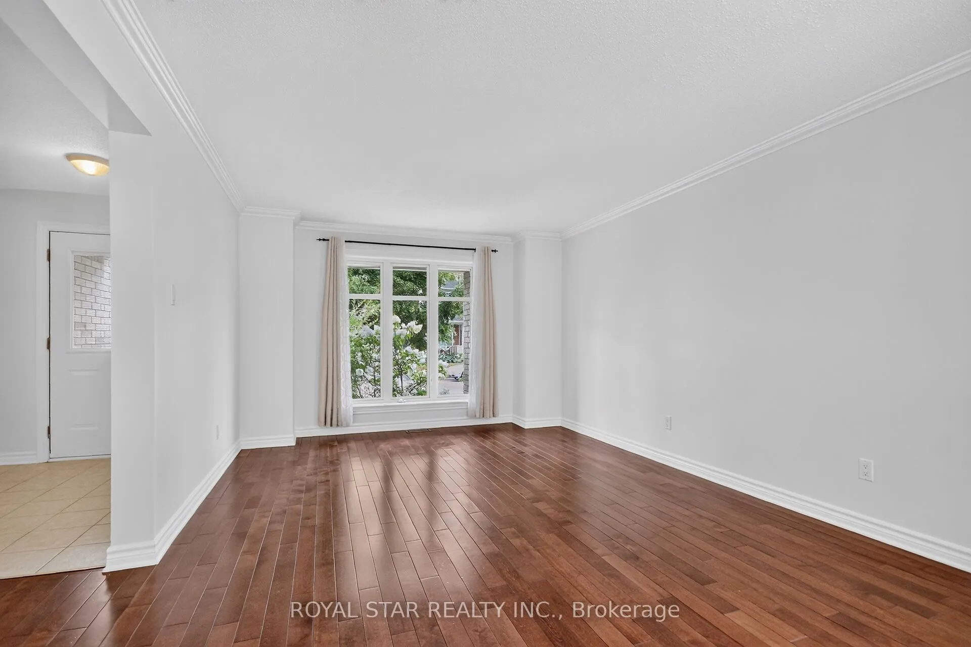 818 Long Point Circle
