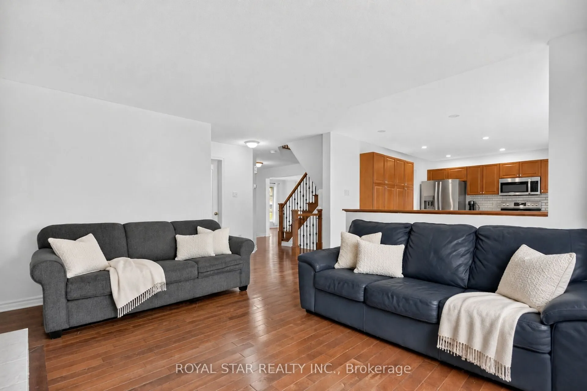 818 Long Point Circle