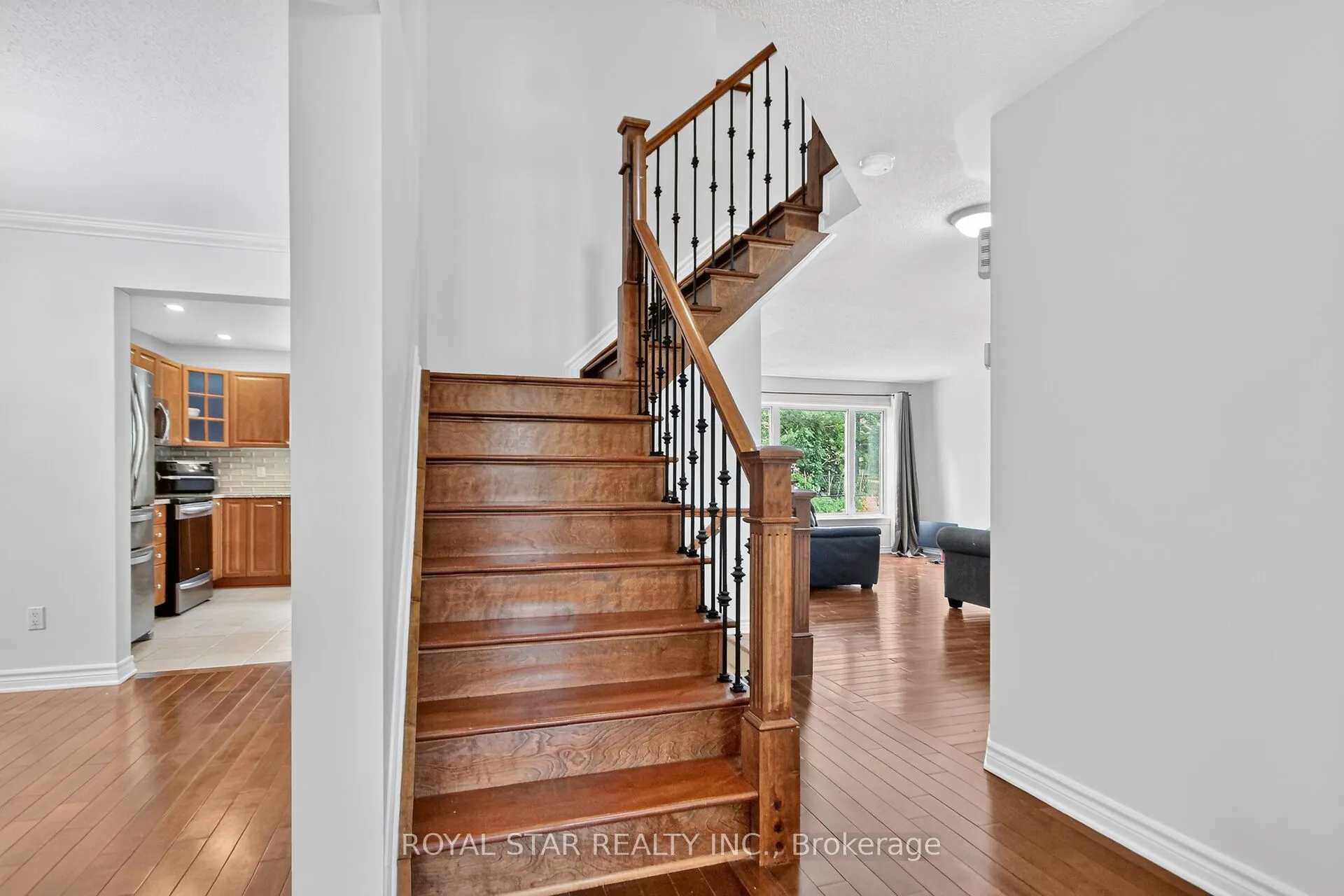 818 Long Point Circle