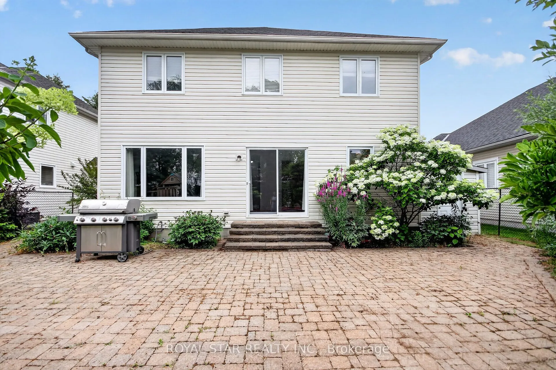 818 Long Point Circle