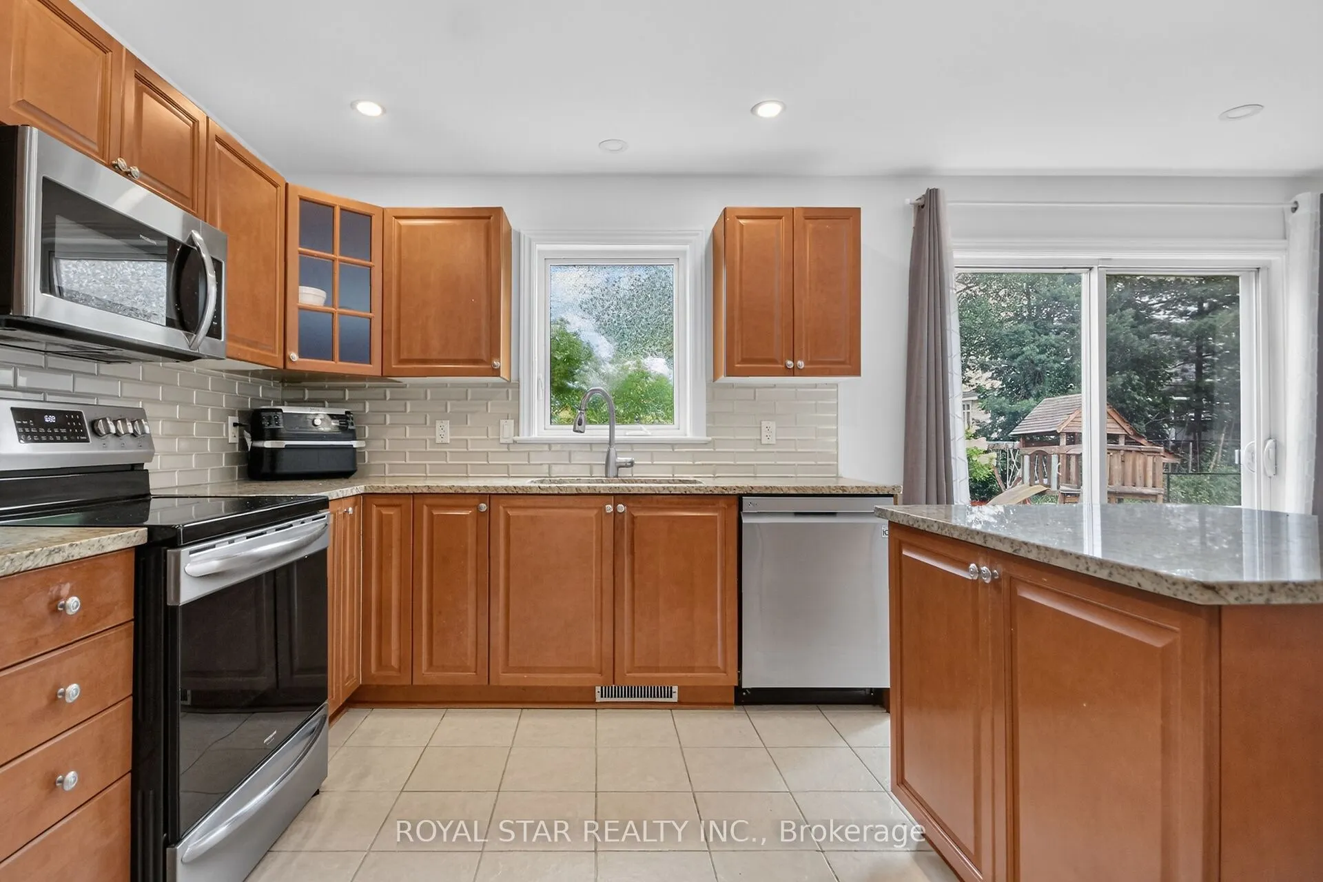 818 Long Point Circle