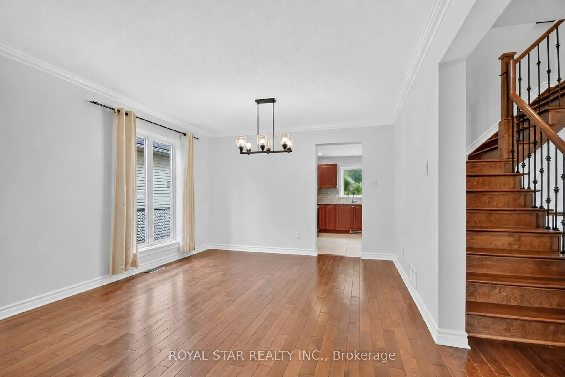 818 Long Point Circle