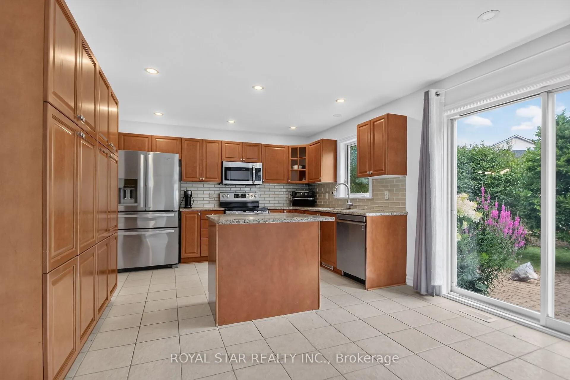 818 Long Point Circle