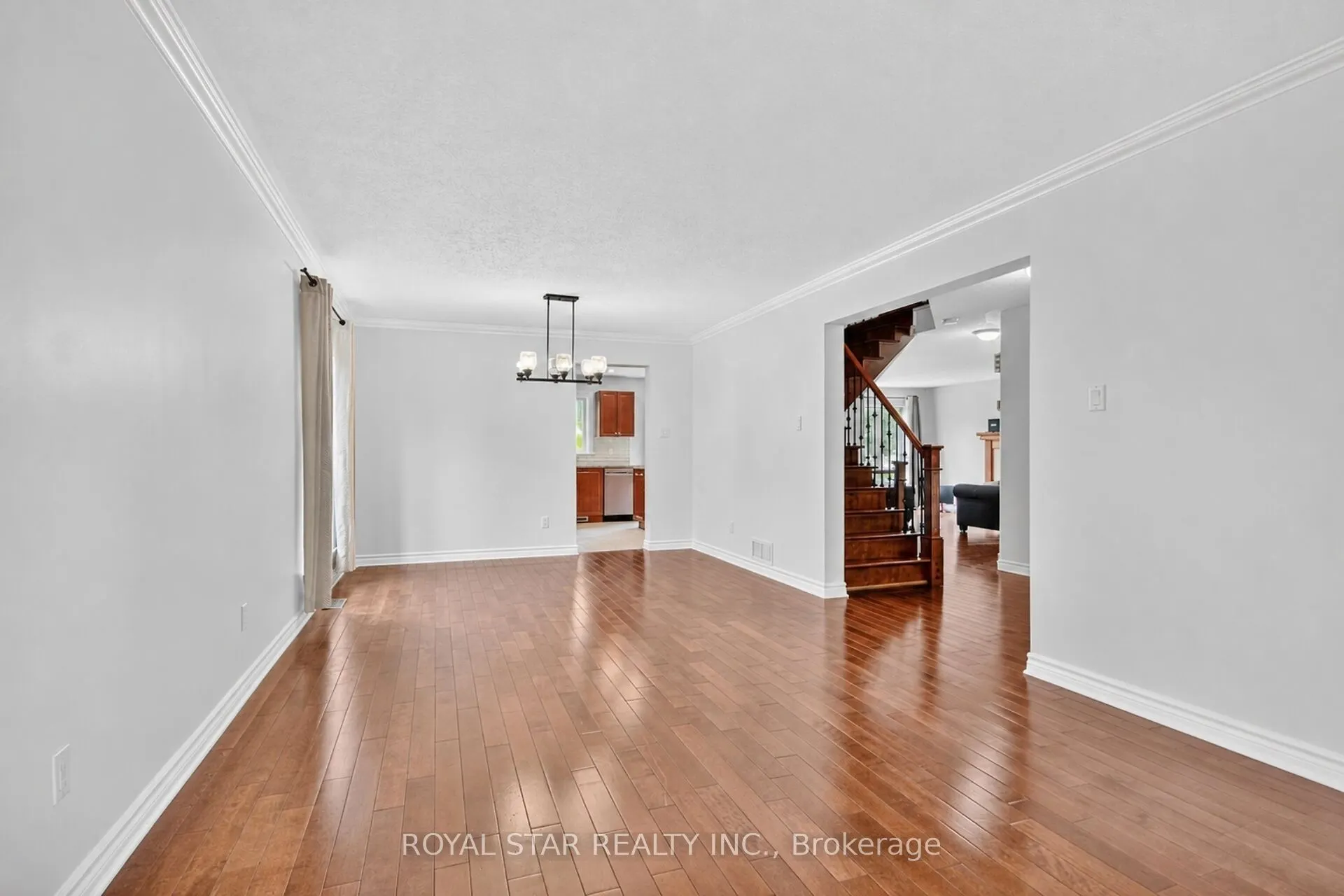 818 Long Point Circle