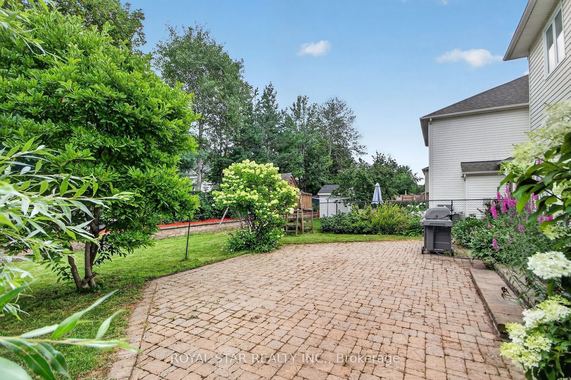 818 Long Point Circle