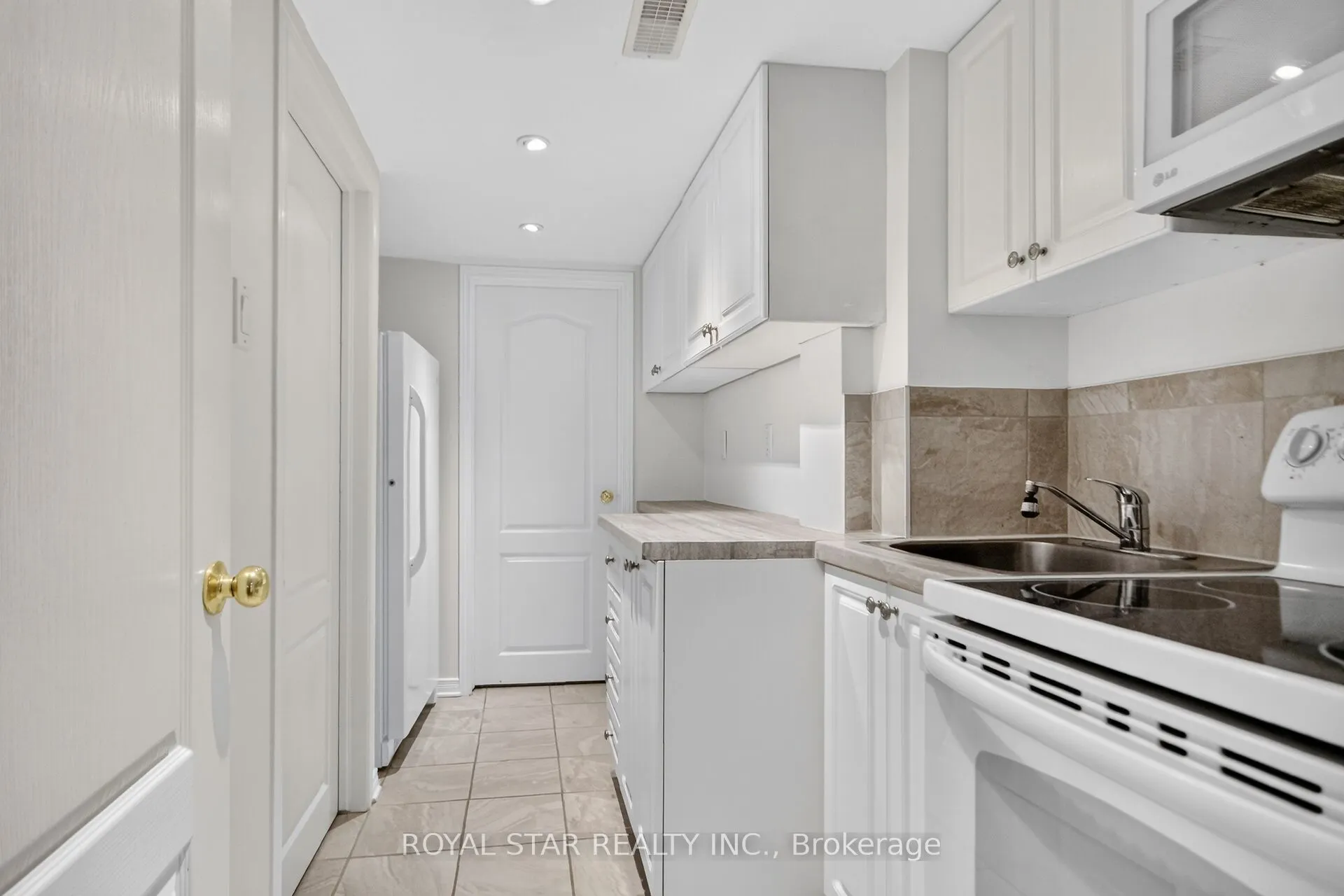 818 Long Point Circle