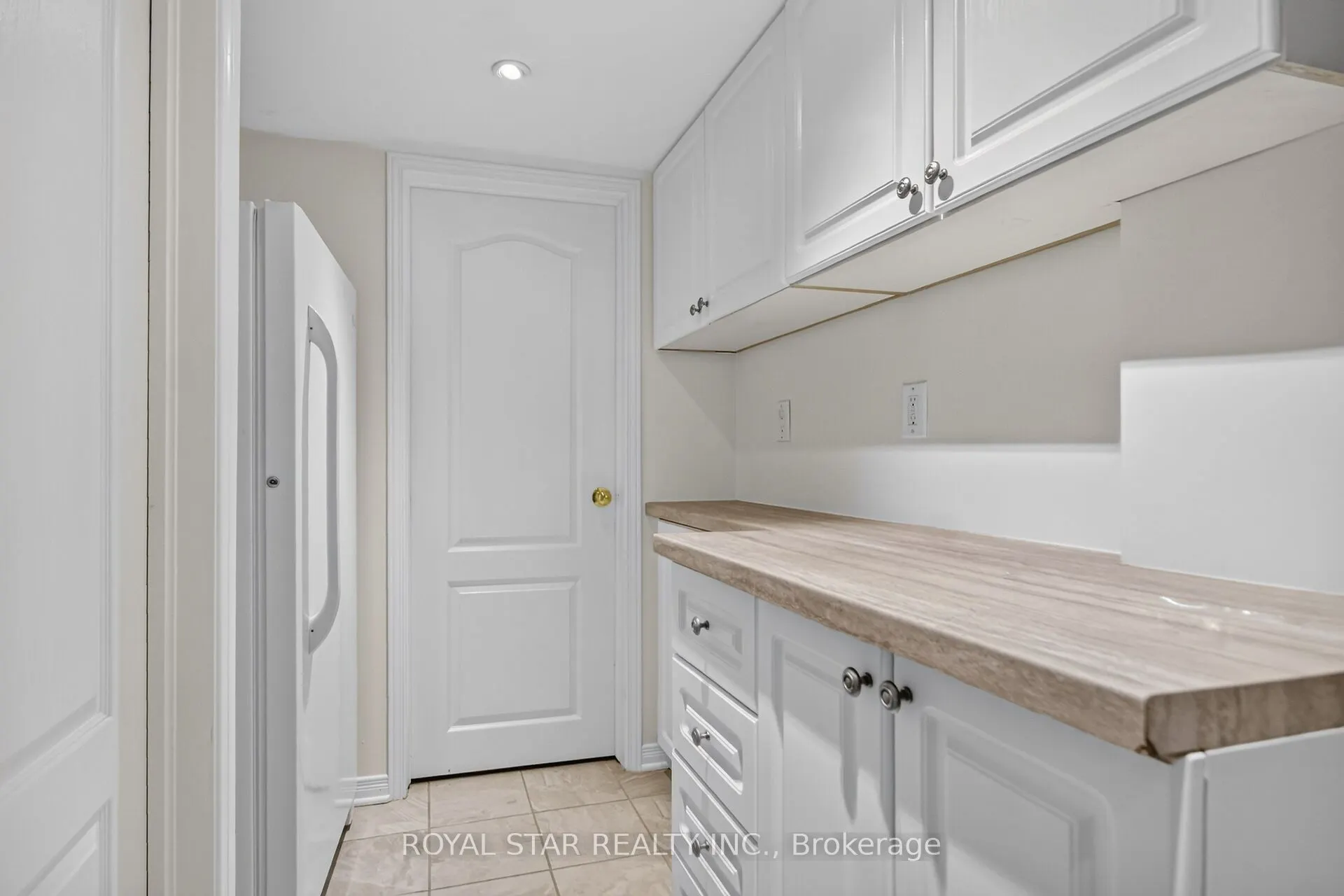 818 Long Point Circle
