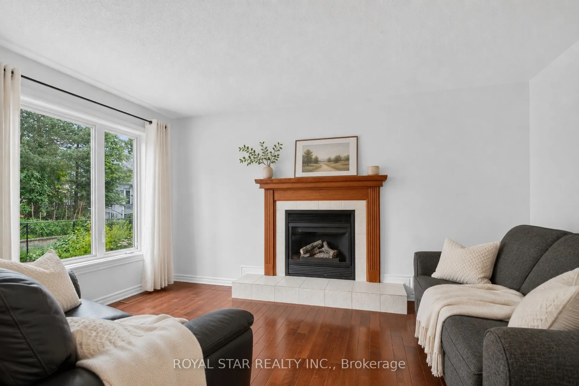 818 Long Point Circle