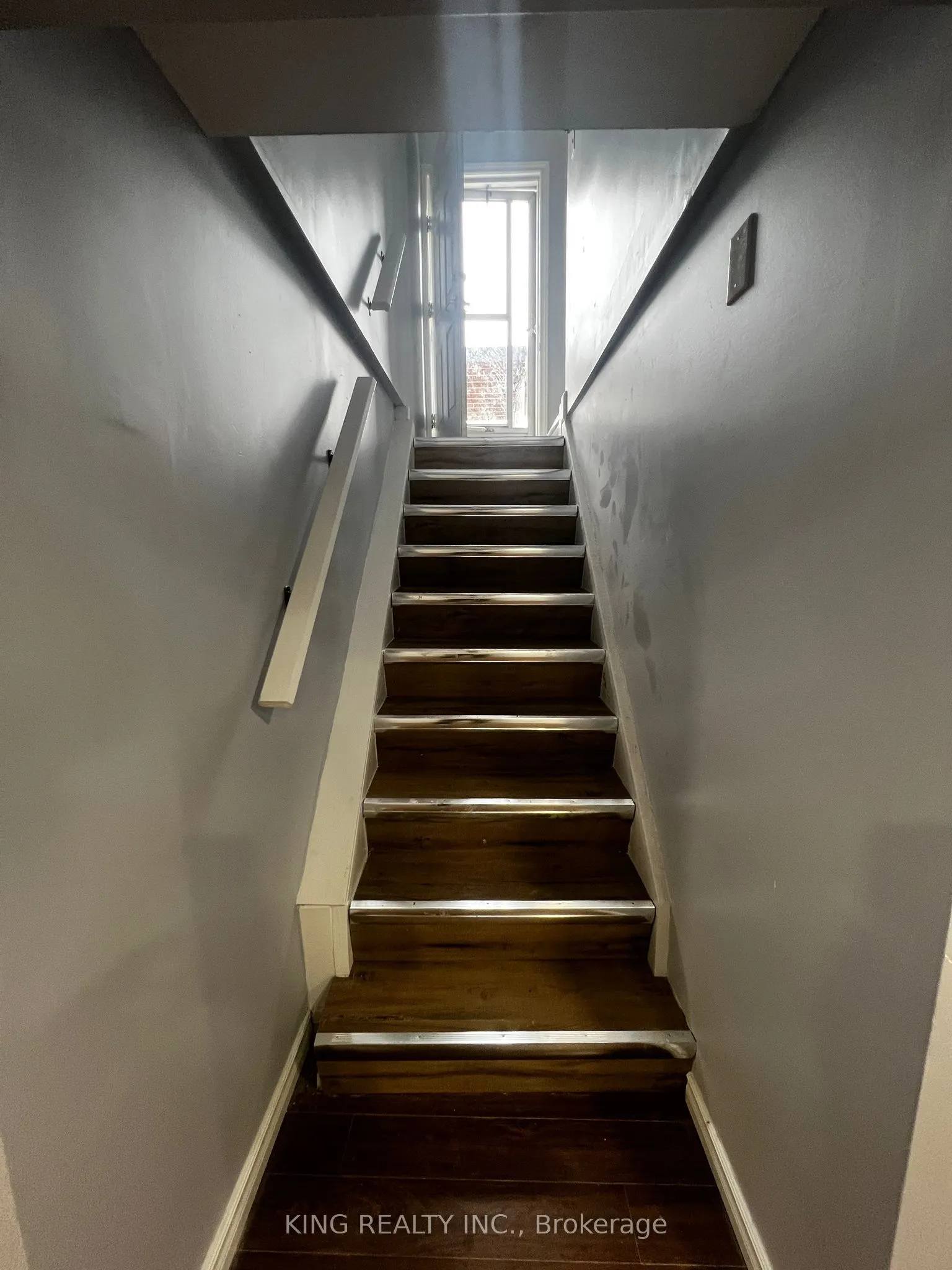 6 Genevive Crescent