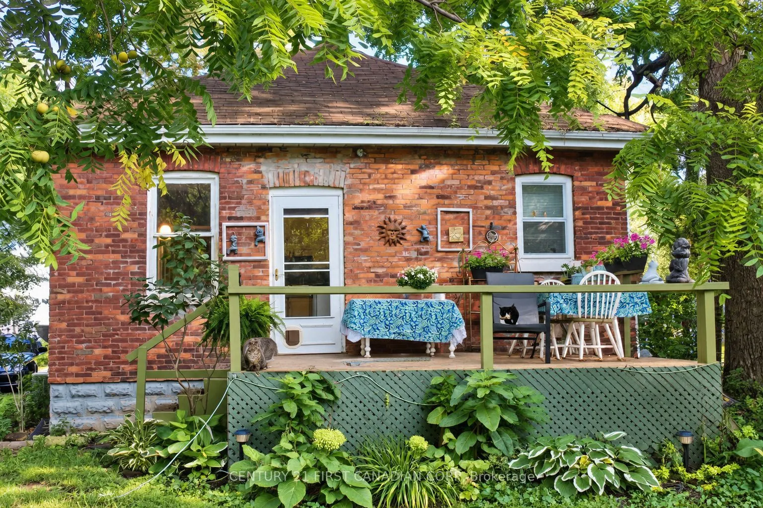 170 Wellington Street E