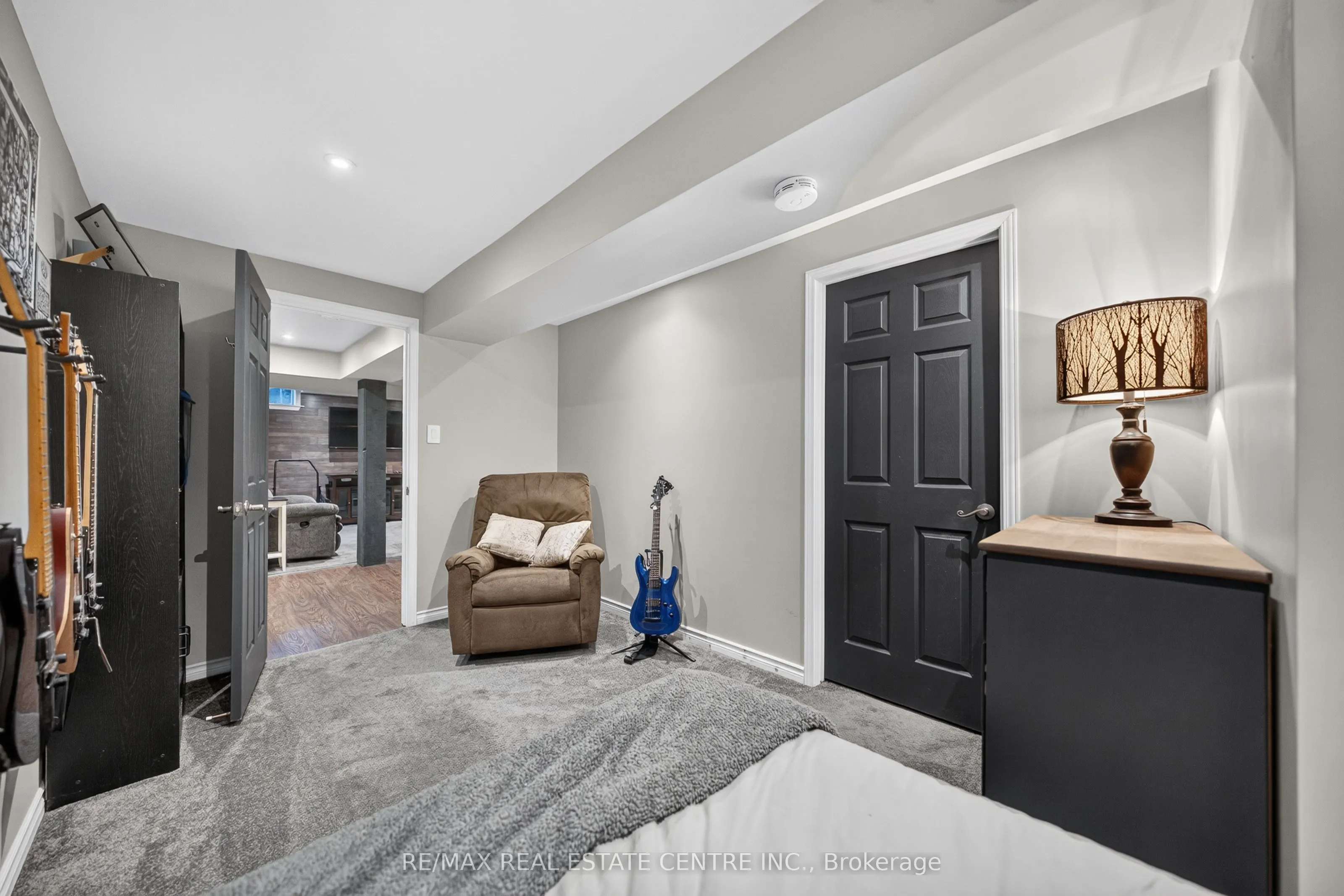 6 MATHEWS Court
