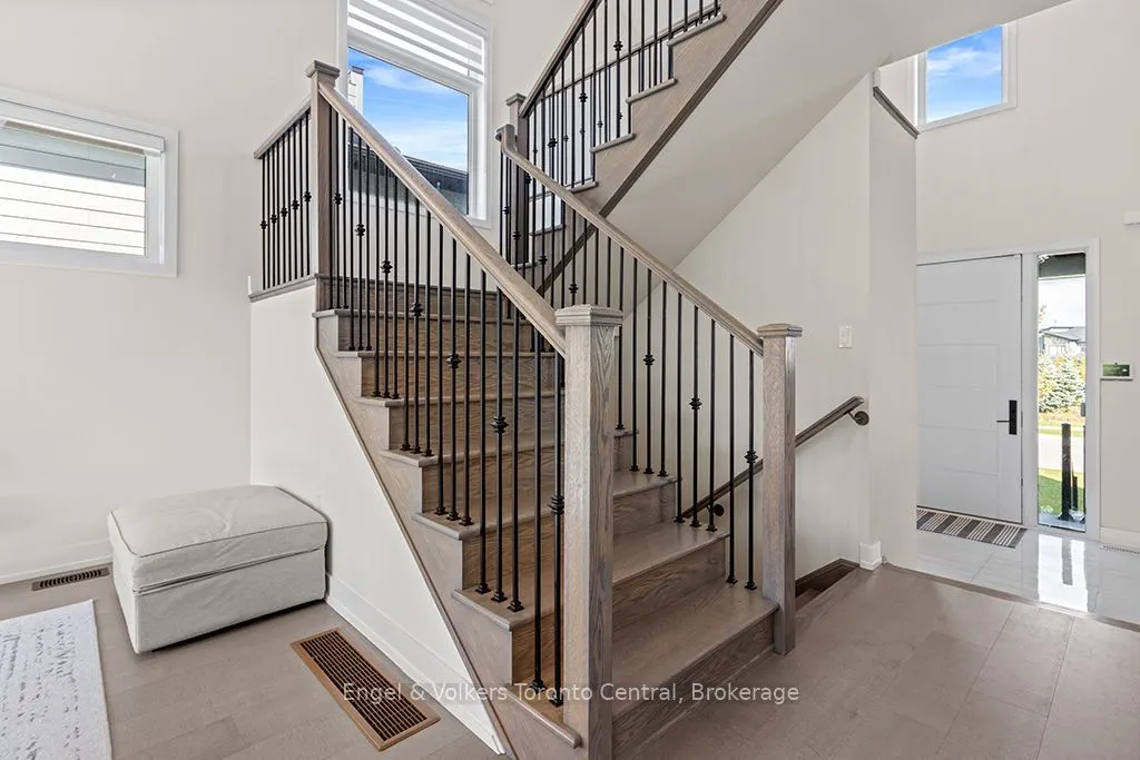 125 Stoneleigh Drive