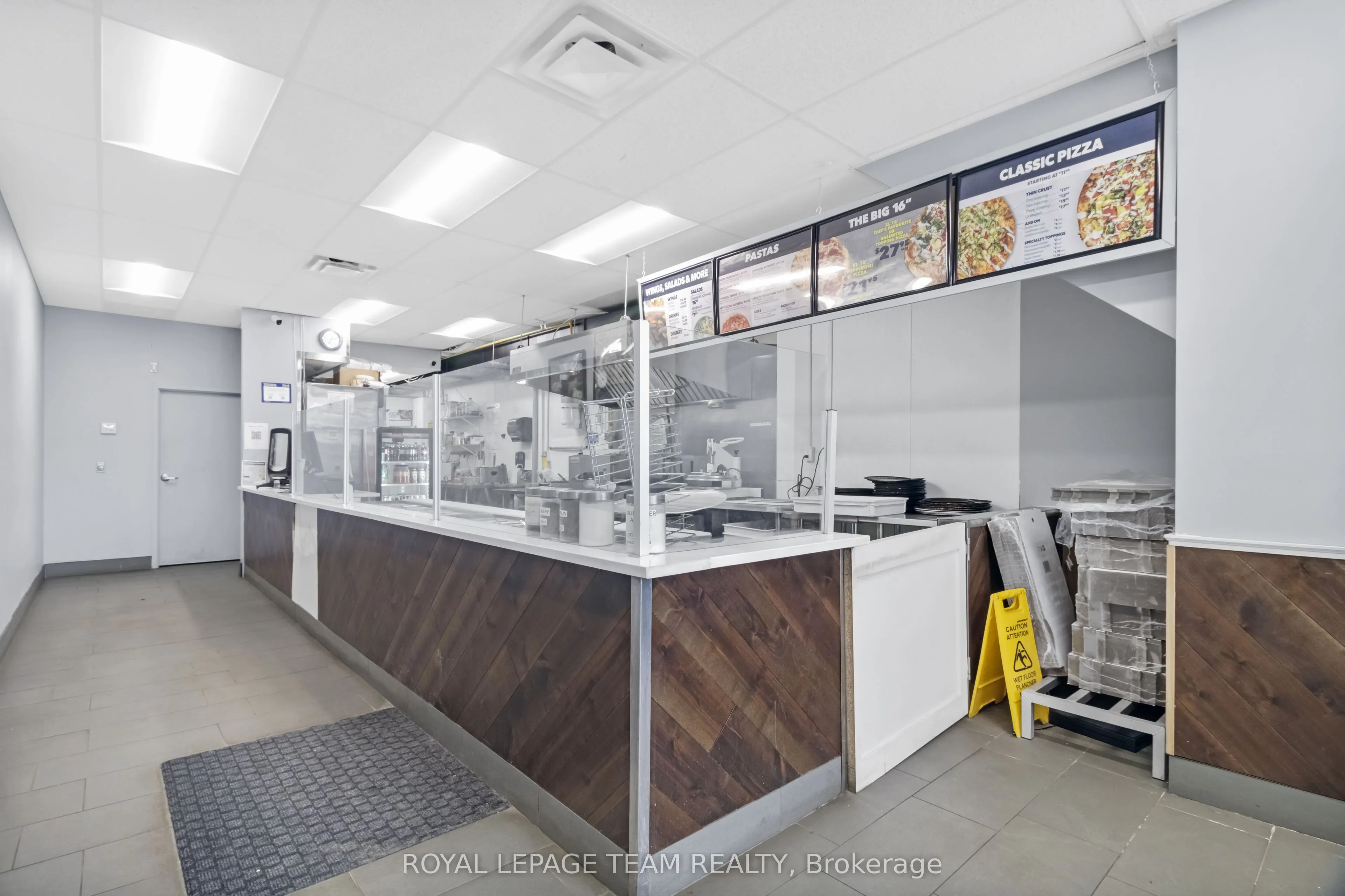 218 Laurier Avenue E