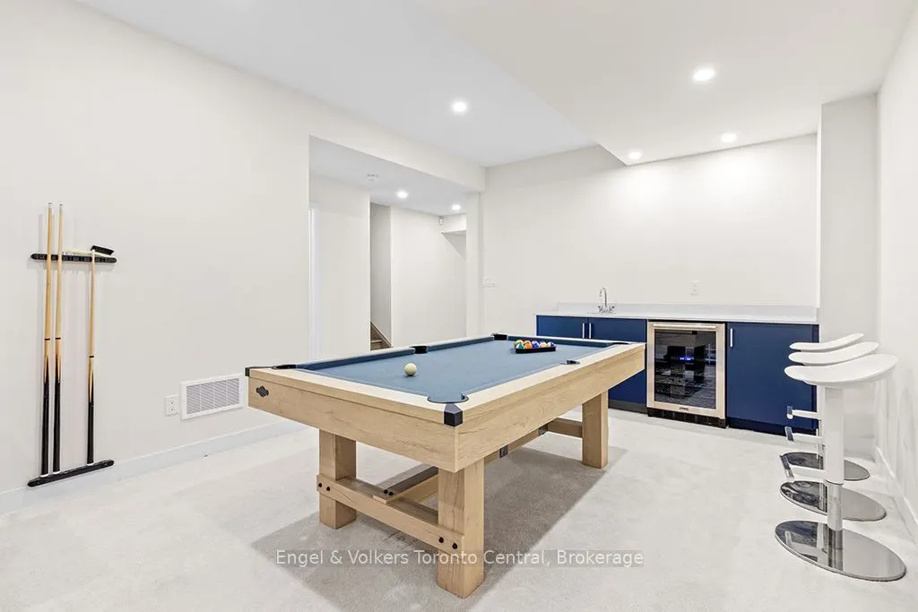 125 Stoneleigh Drive