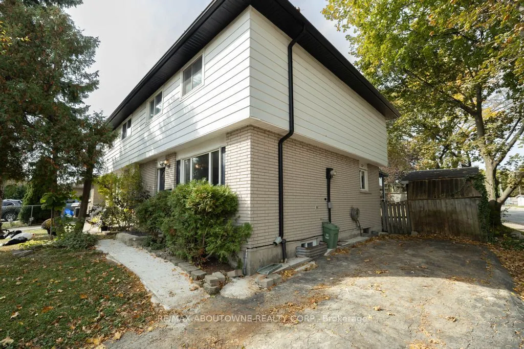 4 Glamis Court