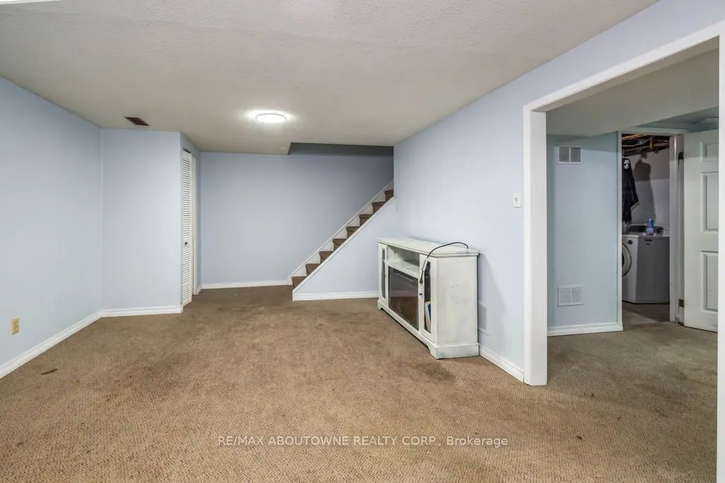 4 Glamis Court