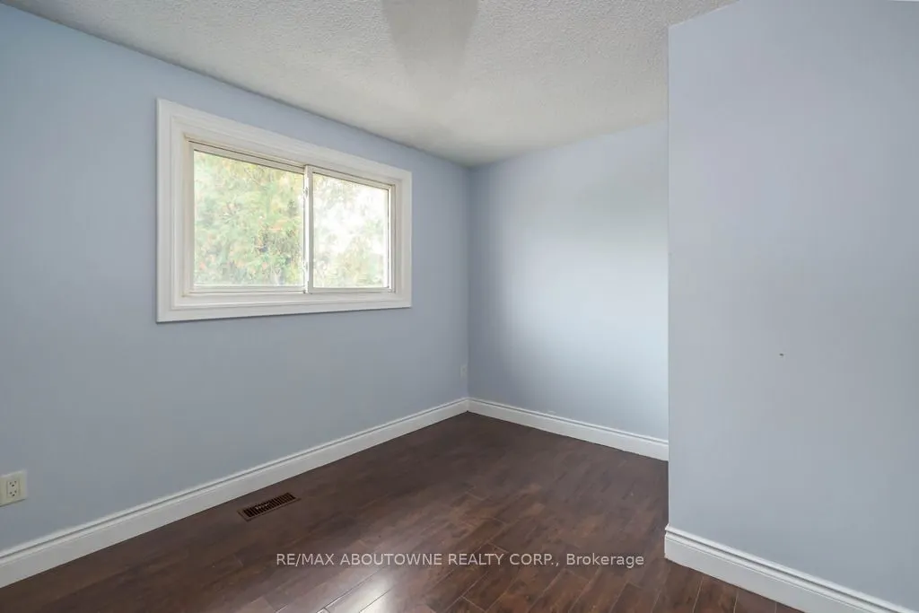 4 Glamis Court