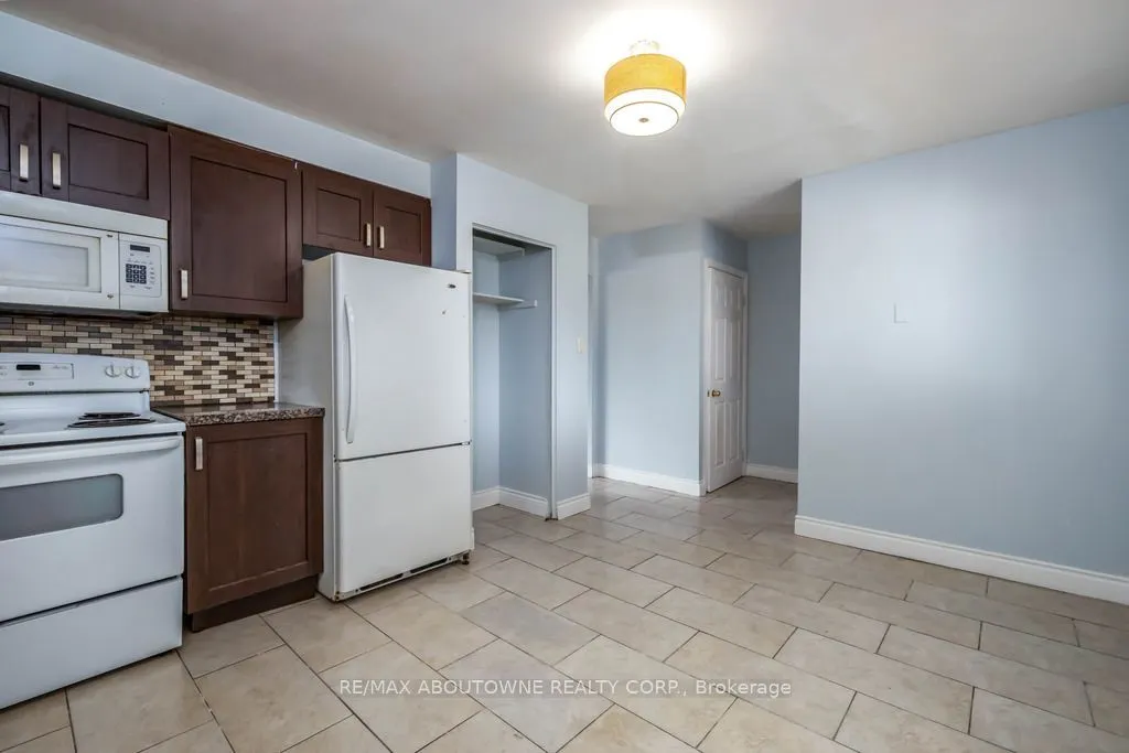 4 Glamis Court